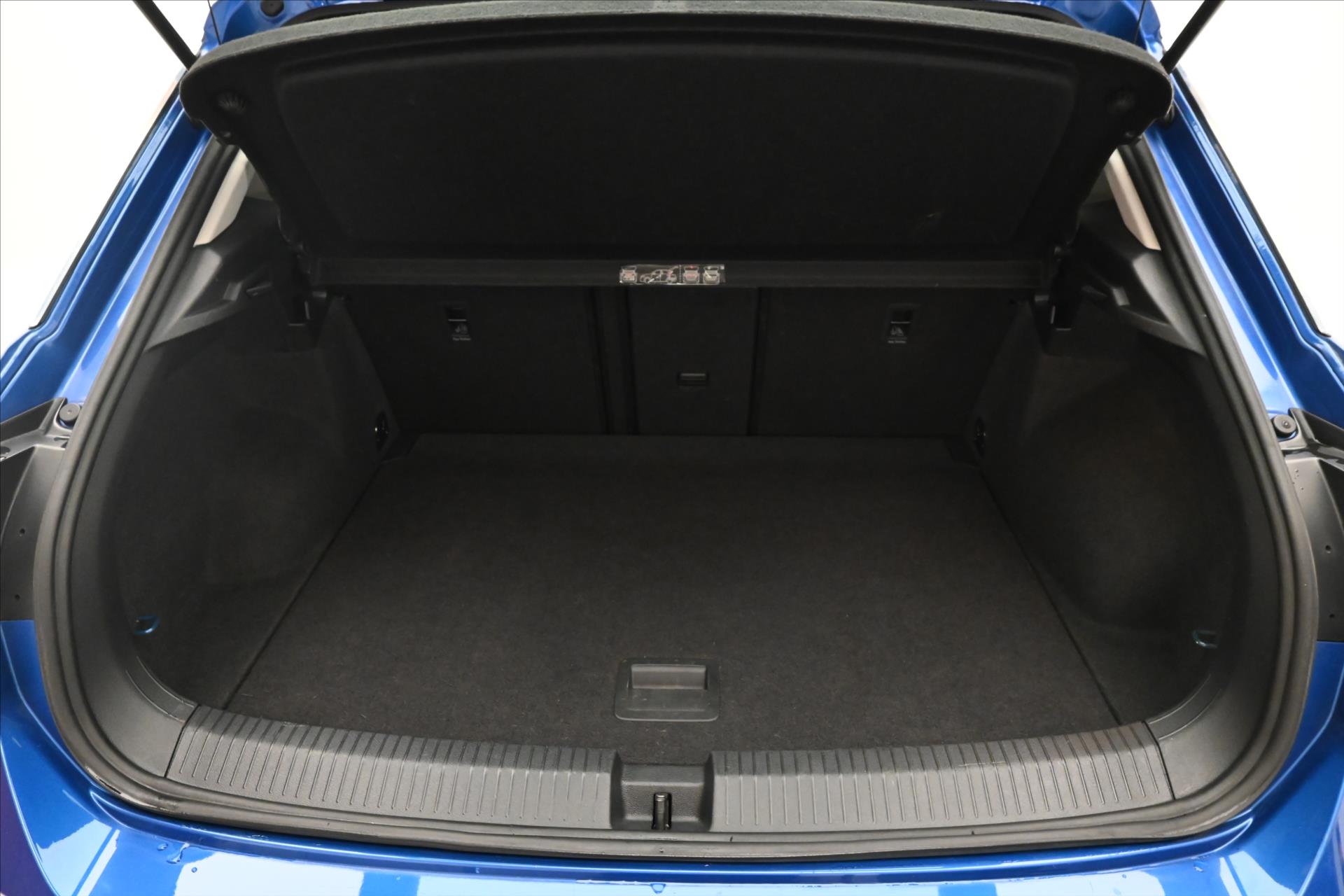 Main photo of the car Volkswagen T-Roc 1.5 TSI 110 kW DSG Navi Warranty up to 5 years (10)