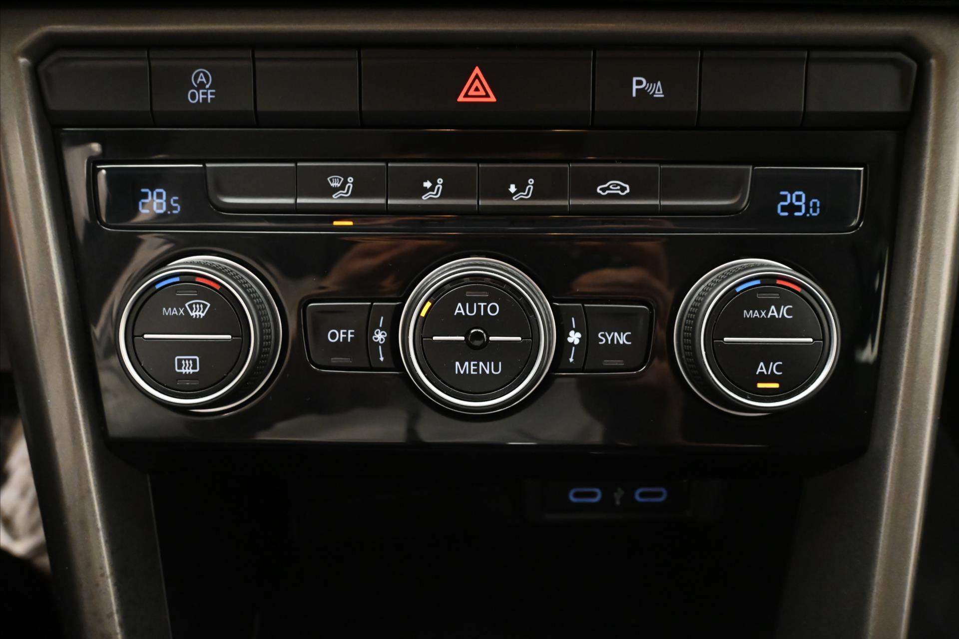 Main photo of the car Volkswagen T-Roc 1.5 TSI 110 kW DSG Navi Warranty up to 5 years (21)