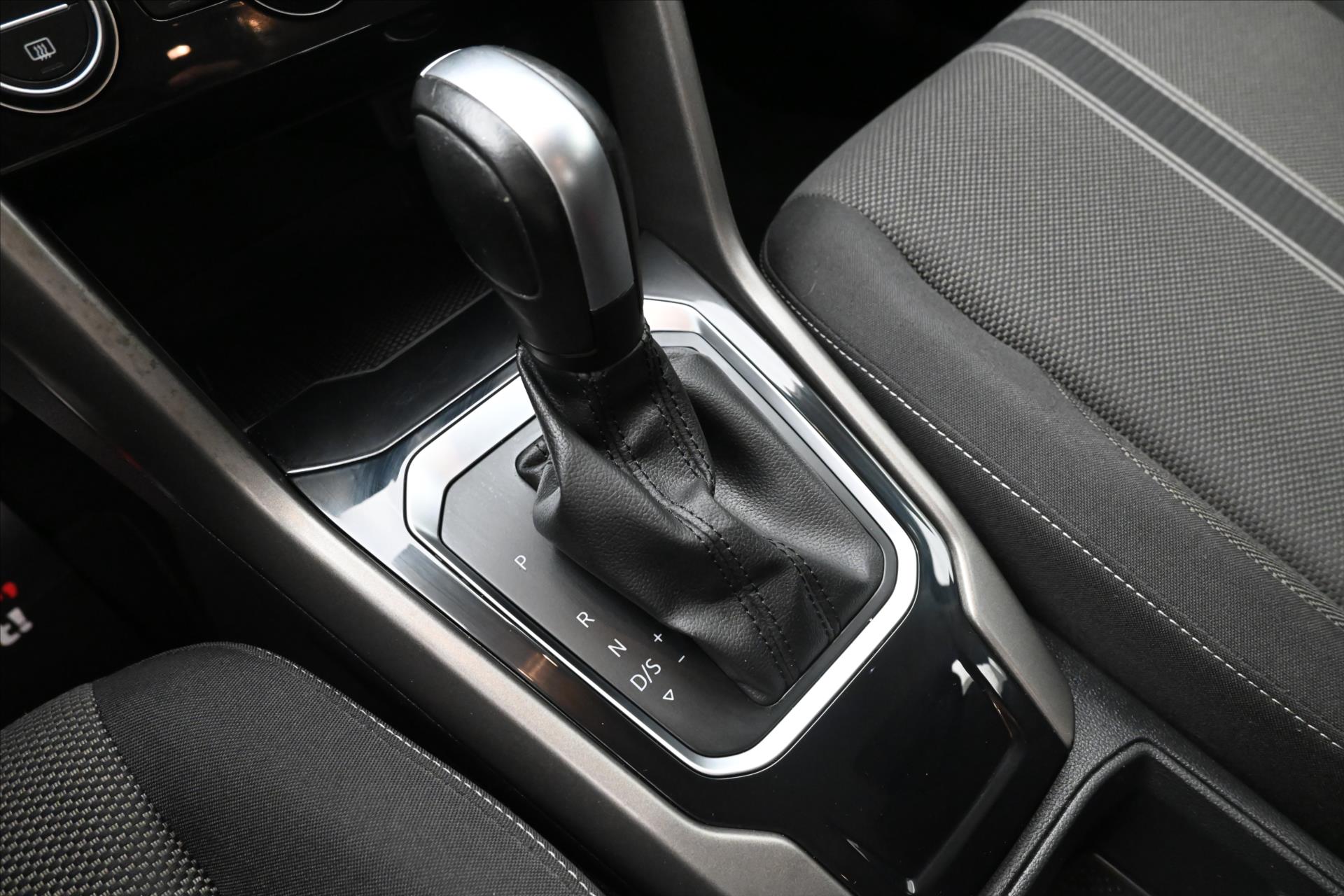 Main photo of the car Volkswagen T-Roc 1.5 TSI 110 kW DSG Navi Warranty up to 5 years (22)