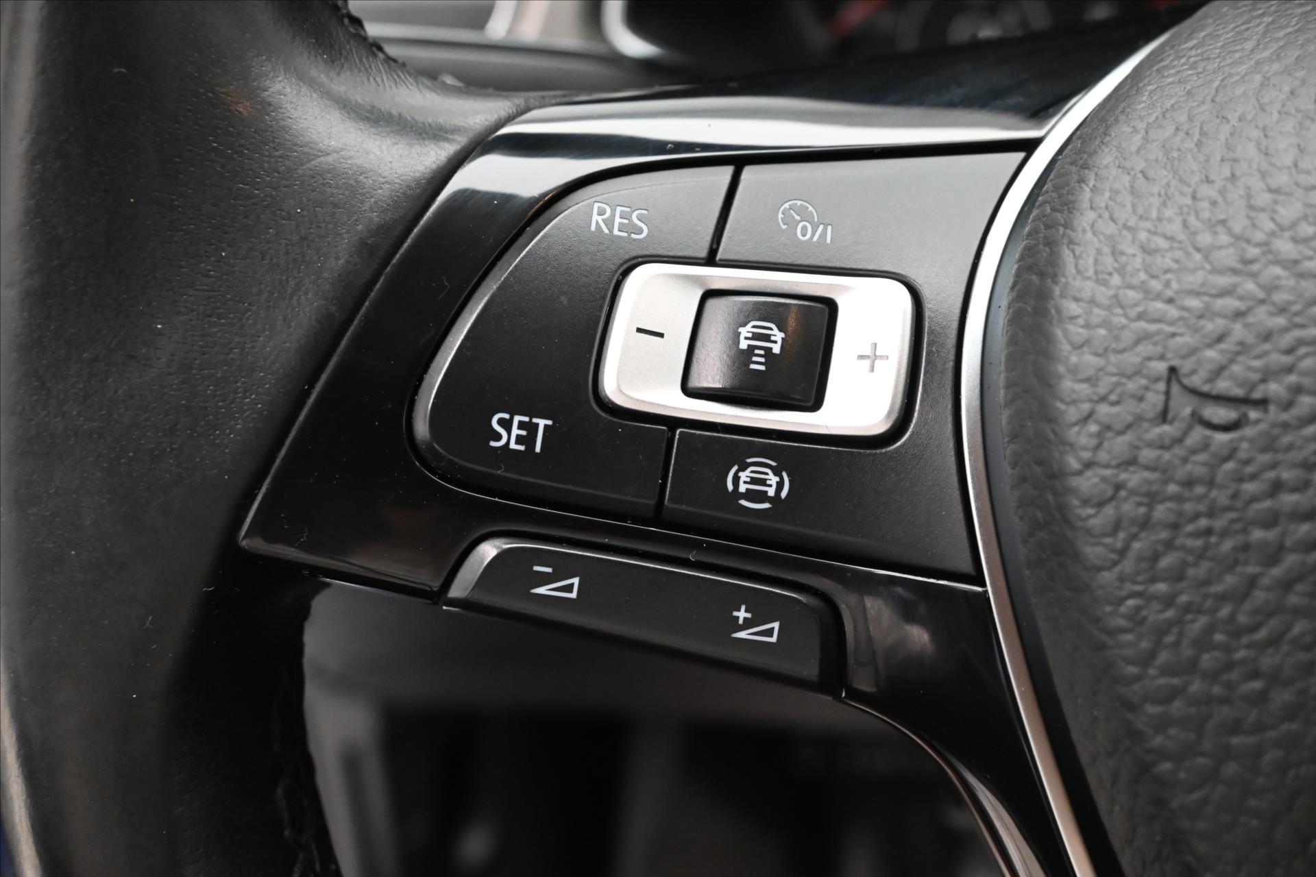 Main photo of the car Volkswagen T-Roc 1.5 TSI 110 kW DSG Navi Warranty up to 5 years (23)