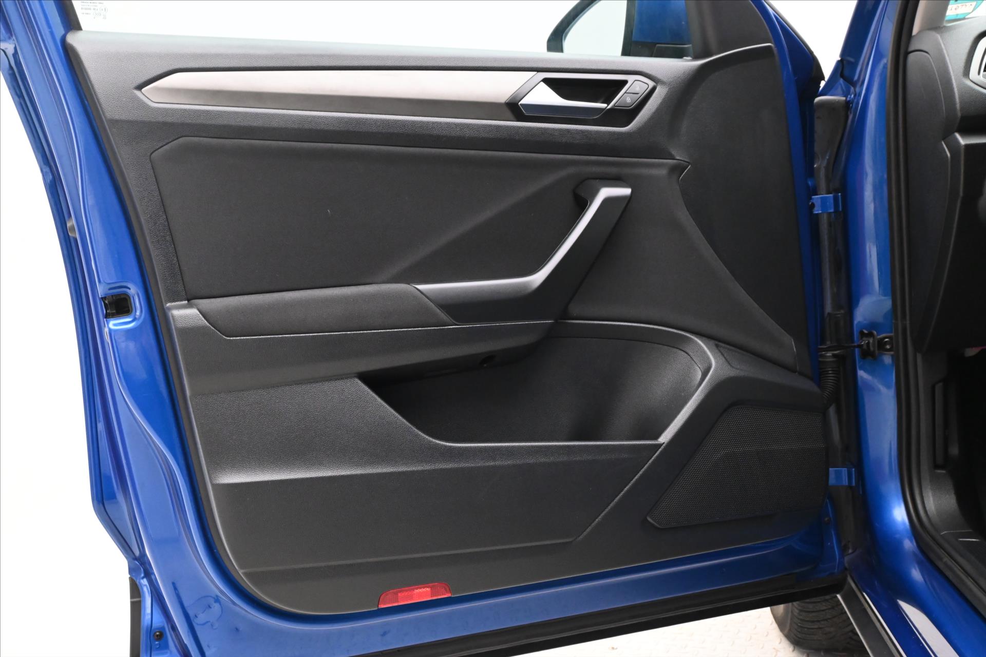 Main photo of the car Volkswagen T-Roc 1.5 TSI 110 kW DSG Navi Warranty up to 5 years (24)