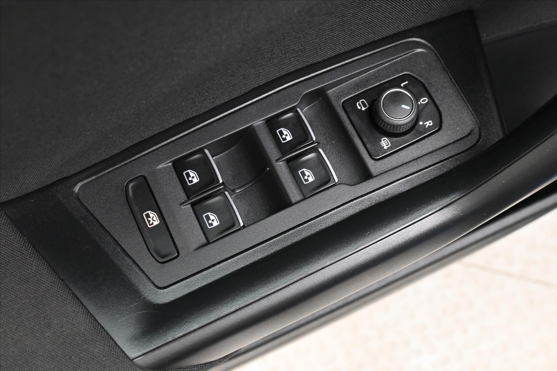 Main photo of the car Volkswagen T-Roc 1.5 TSI 110 kW DSG Navi Warranty up to 5 years (25)