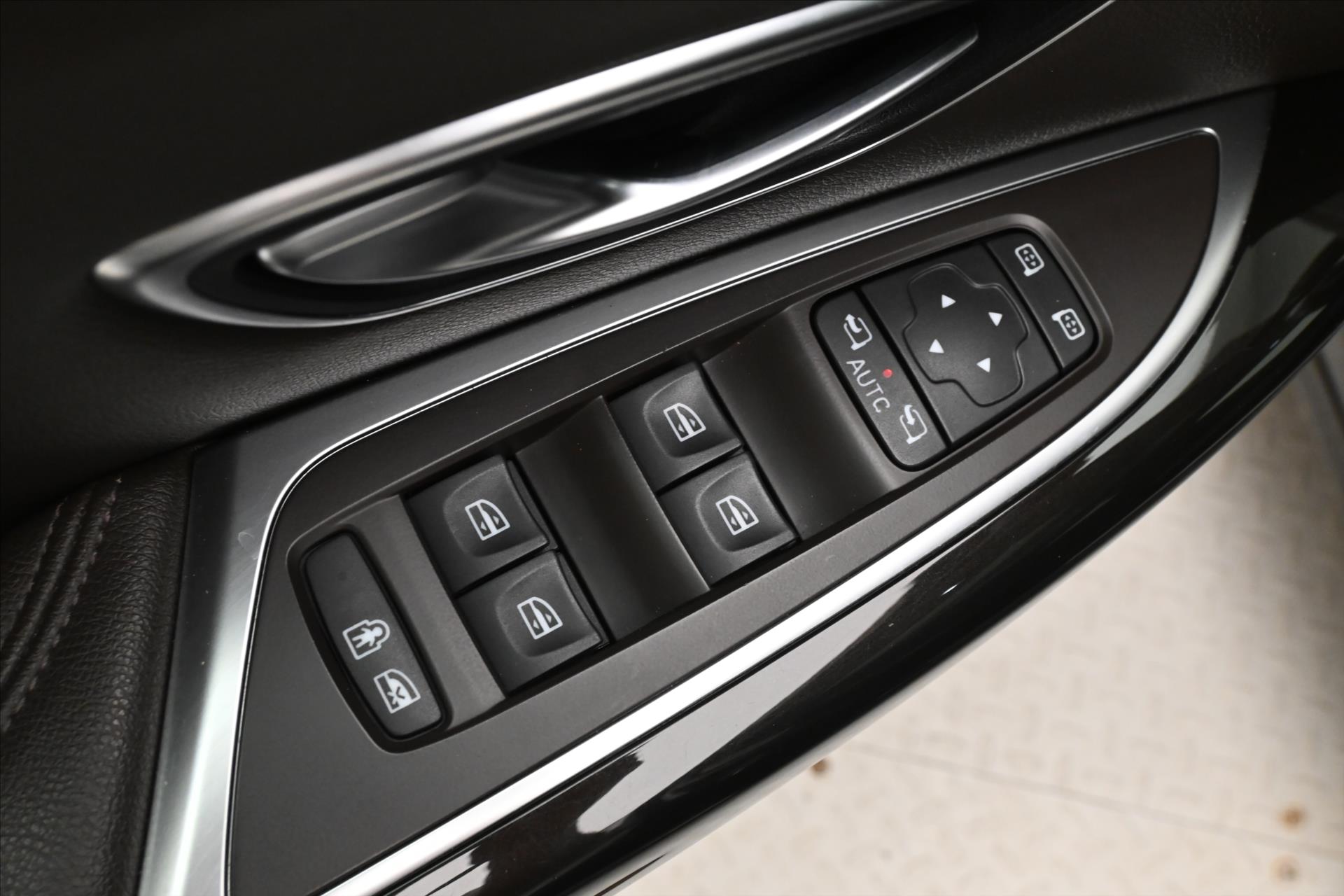 Hlavní fotografie vozu Renault Espace 1,6 dCi 118 kW AT Panorama Záruka až 5 let (23)