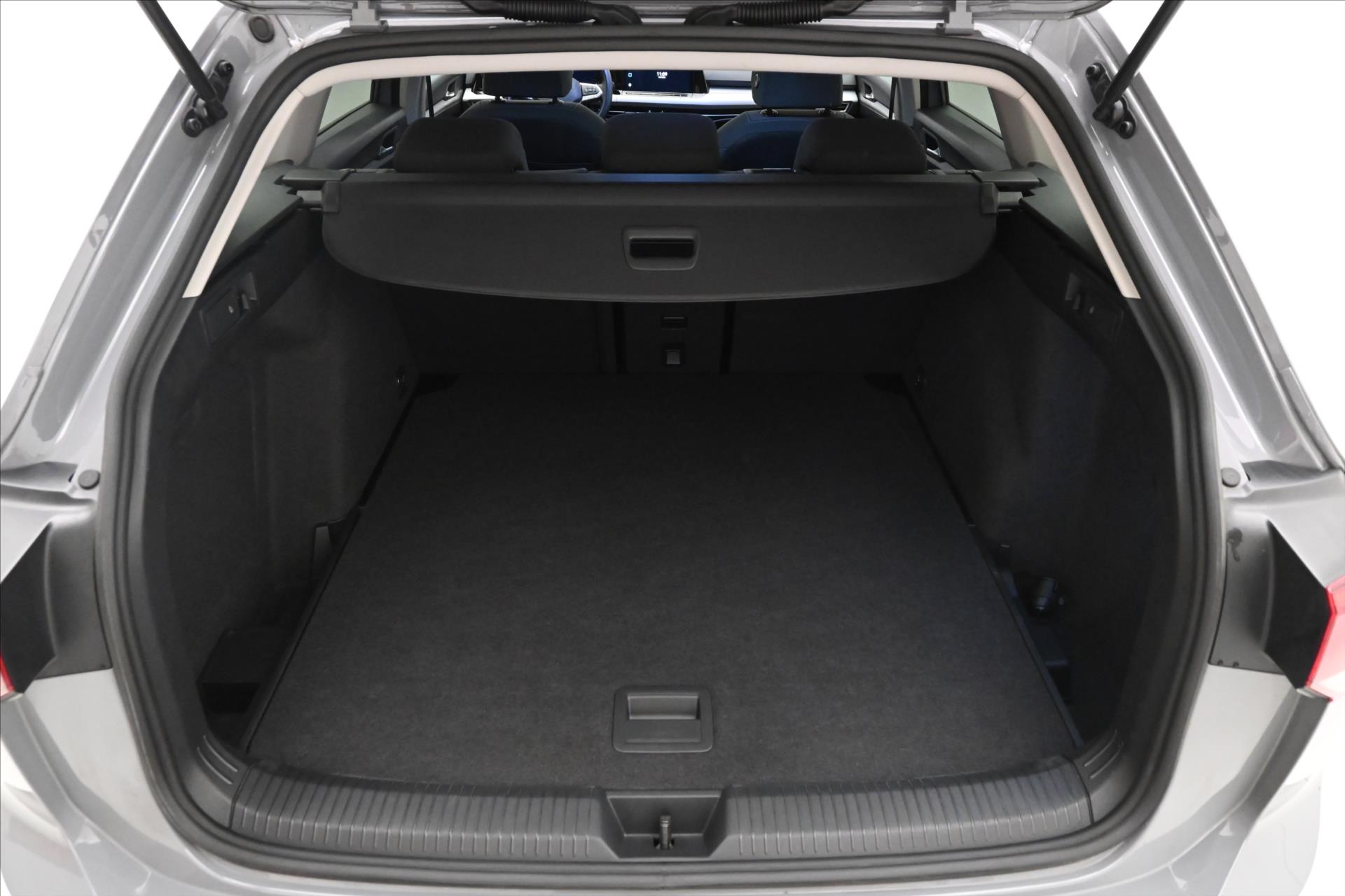 Main photo of the car Volkswagen Golf 1.5 TSI 96 kW Life Business Warranty up to 5 years (10)