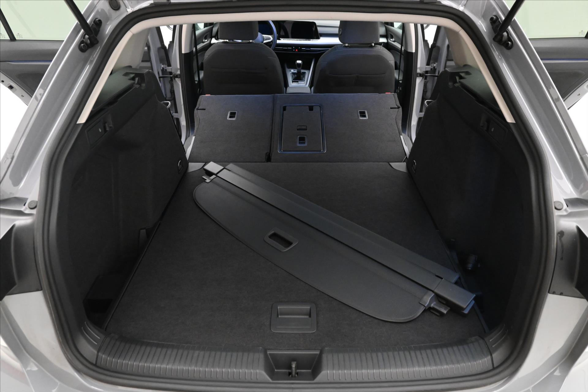 Main photo of the car Volkswagen Golf 1.5 TSI 96 kW Life Business Warranty up to 5 years (11)