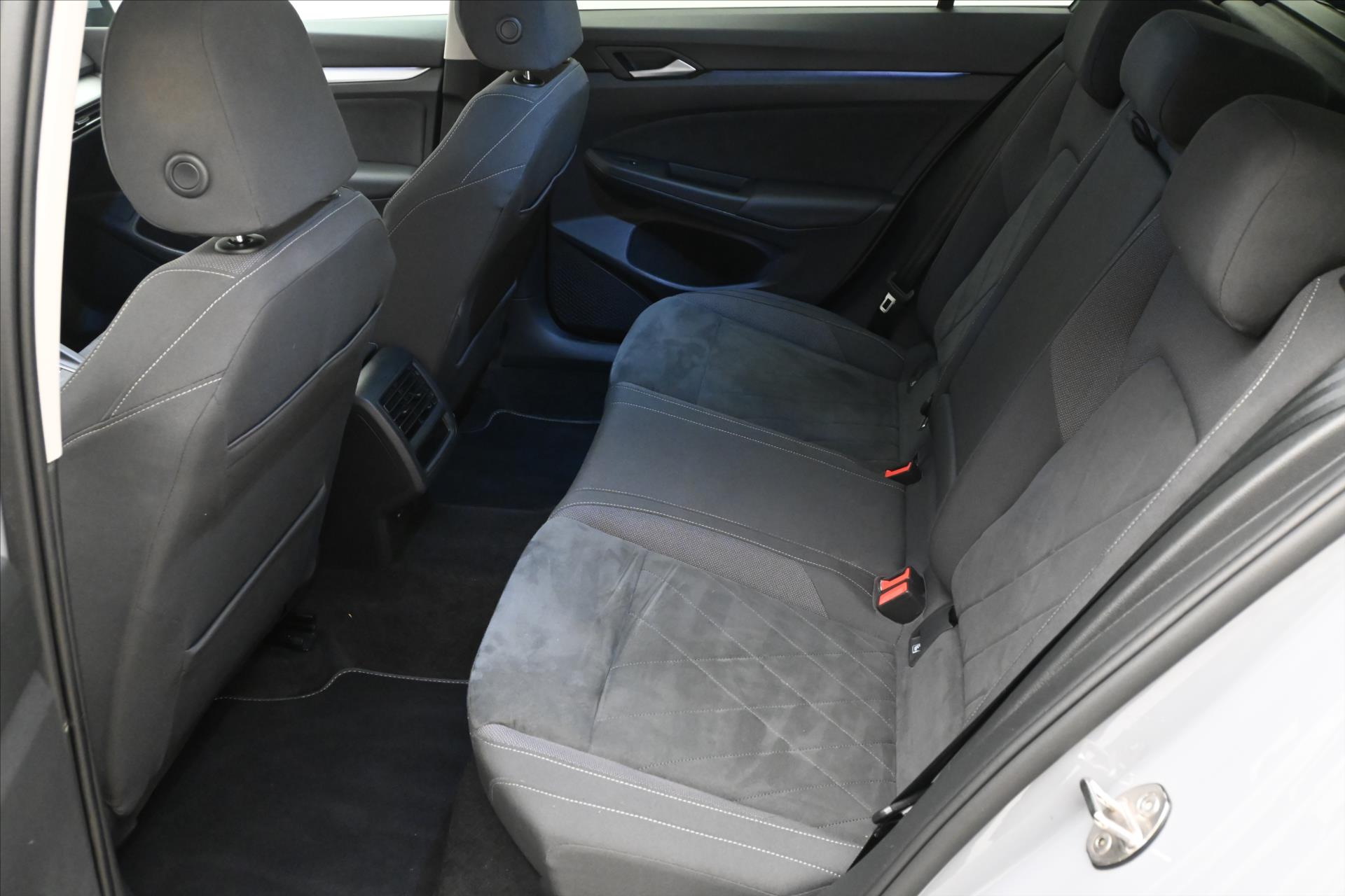 Main photo of the car Volkswagen Golf 1.5 TSI 96 kW Life Business Warranty up to 5 years (14)