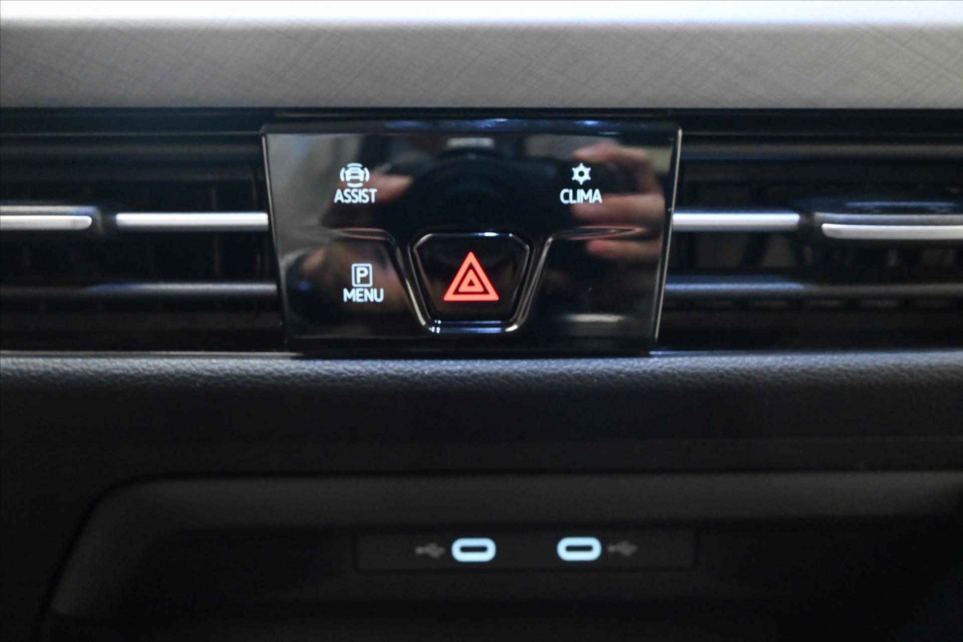 Main photo of the car Volkswagen Golf 1.5 TSI 96 kW Life Business Warranty up to 5 years (21)