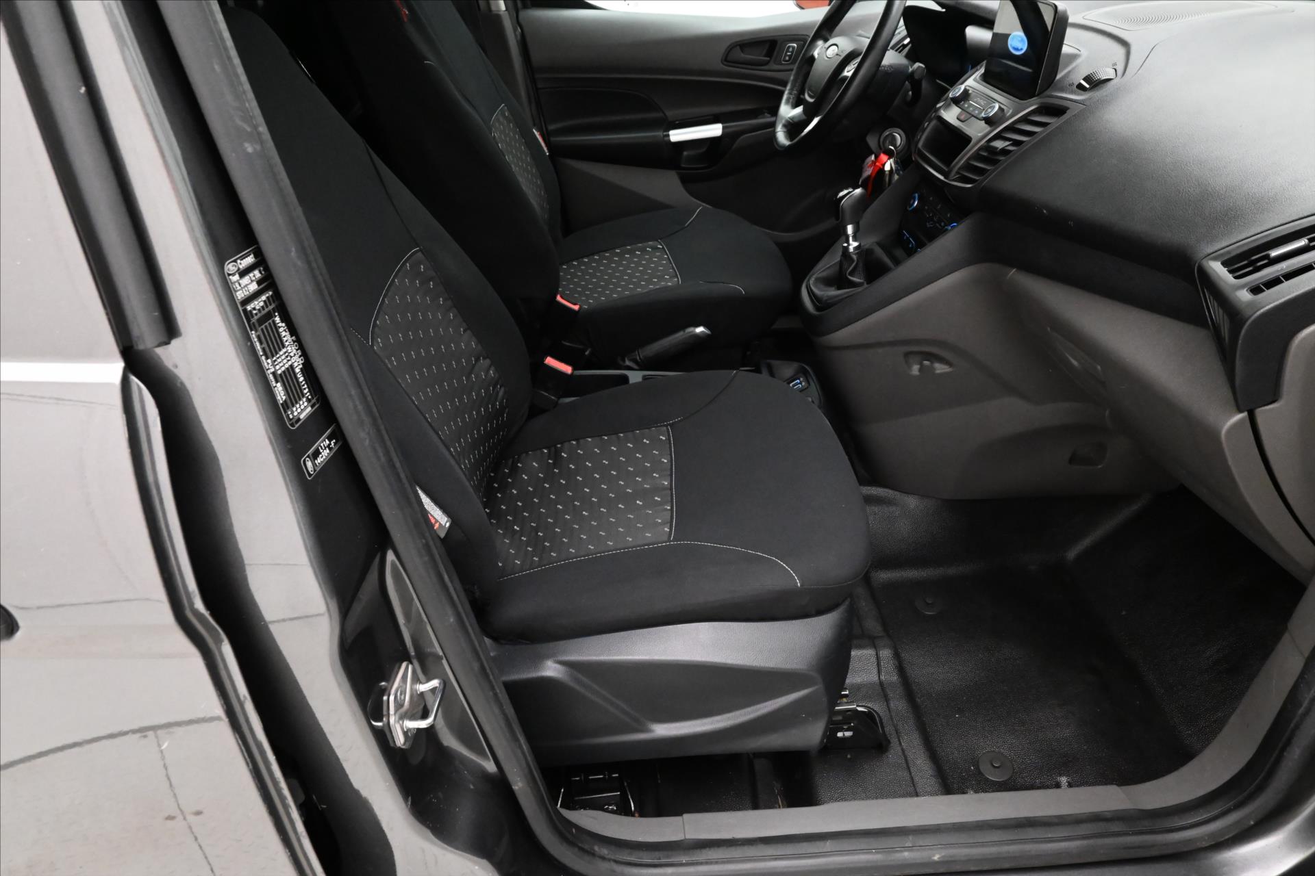 Hlavní fotografie vozu Ford Transit Connect 1,5 TDCI 76 kW Ecoblue Záruka až 5 let (14)