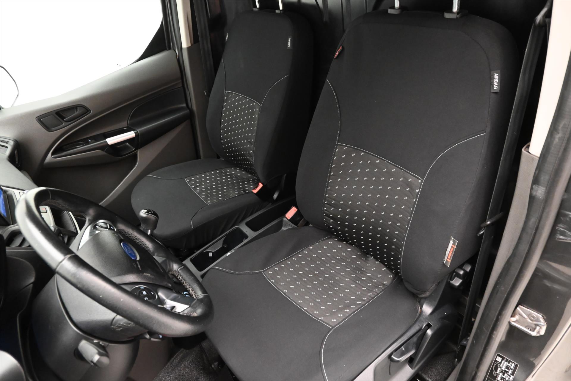Main photo of the car Ford Transit Connect 1,5 TDCI 76 kW Ecoblue Záruka až 5 let (27)