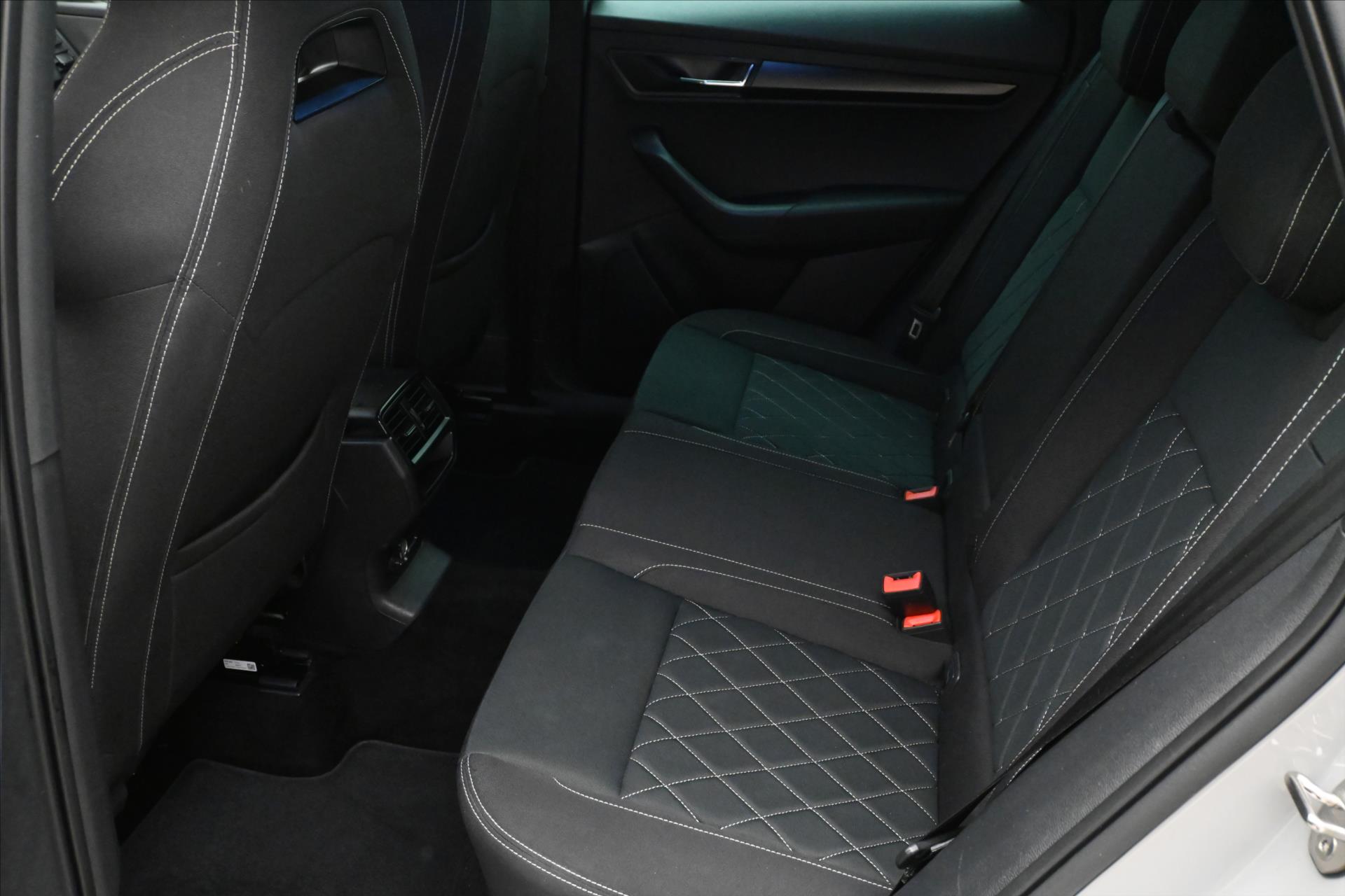 Hlavní fotografie vozu Škoda Karoq 1,5 TSI 110 kW SPORTLINE Záruka až 5 let (14)