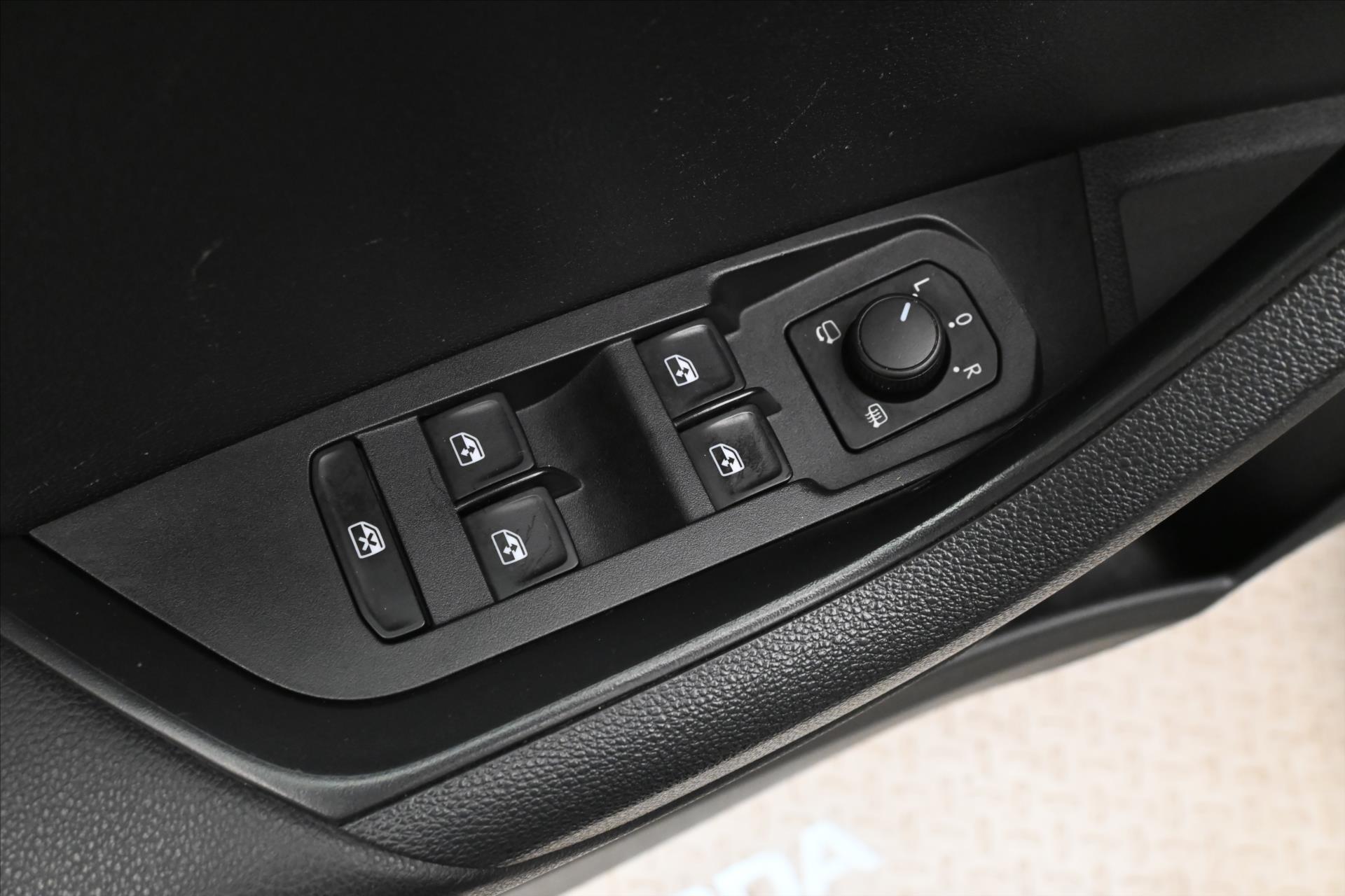 Hlavní fotografie vozu Škoda Karoq 1,5 TSI 110 kW SPORTLINE Záruka až 5 let (25)