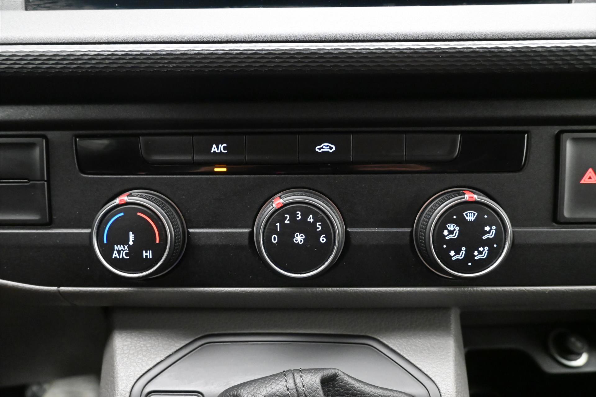 Hlavní fotografie vozu Volkswagen Transporter 2,0 TDI 110 kW DSG LONG Záruka až 5 let (21)