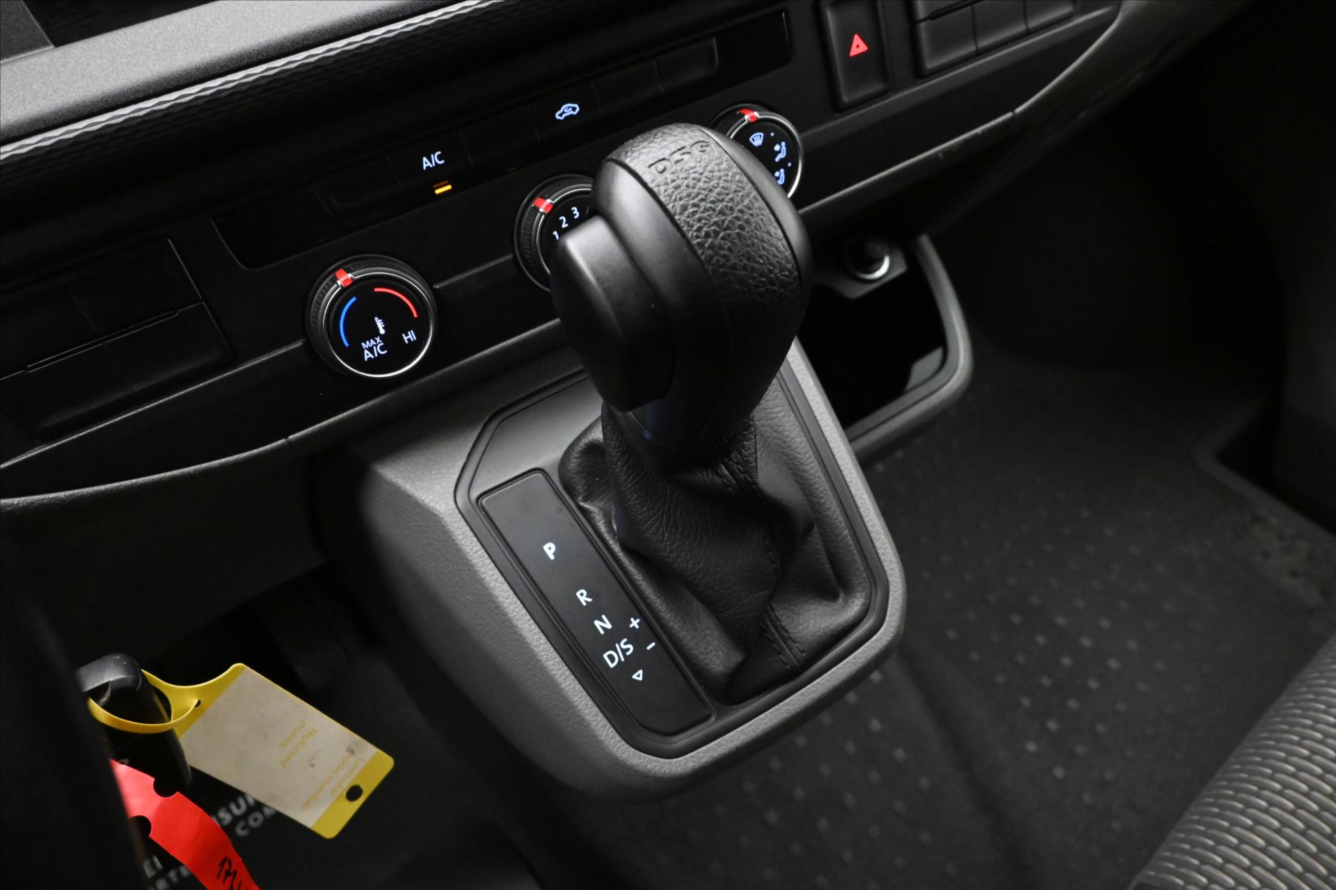 Hlavní fotografie vozu Volkswagen Transporter 2,0 TDI 110 kW DSG LONG Záruka až 5 let (22)