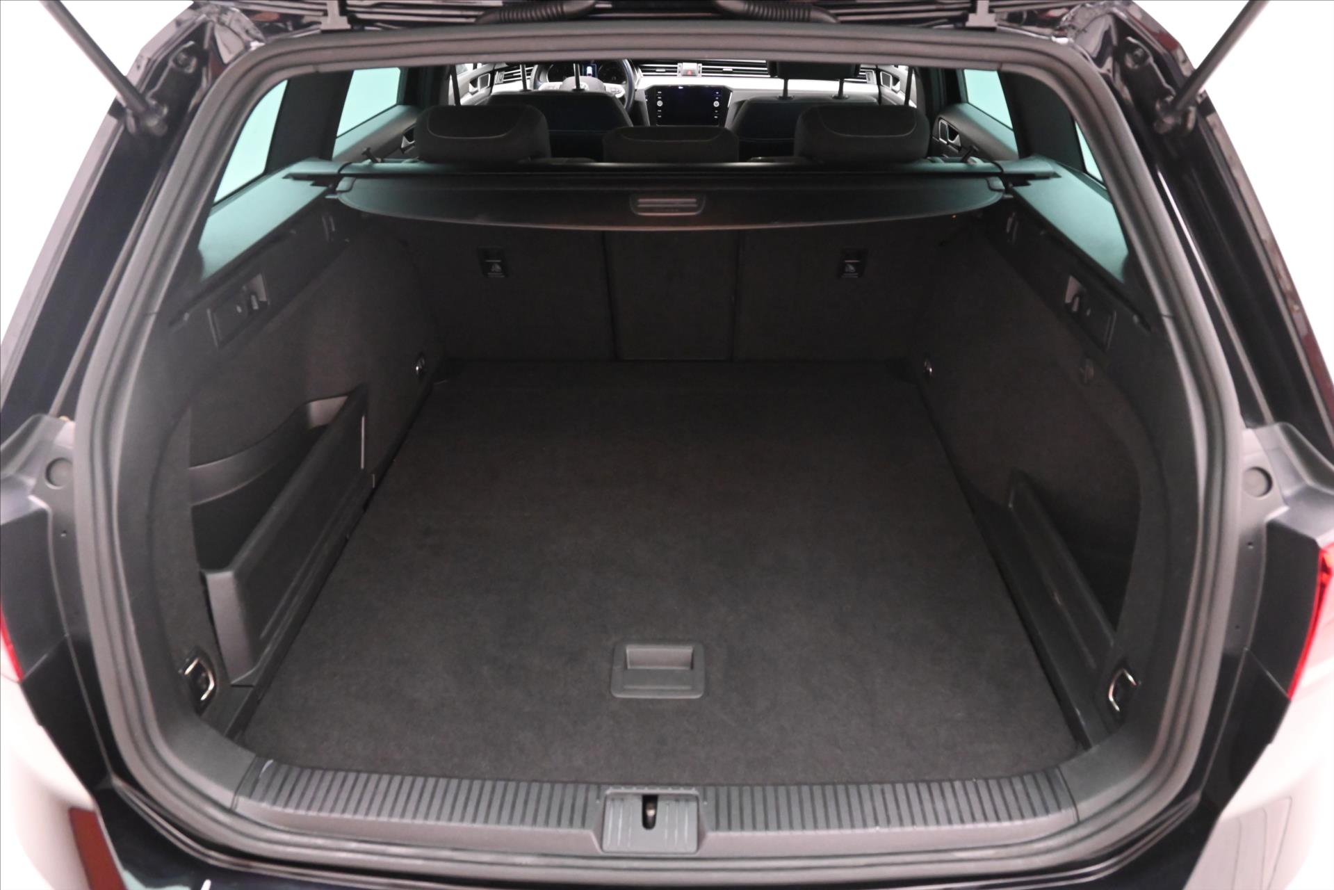 Hlavní fotografie vozu Volkswagen Passat 2,0 TDI 110 KW Business Záruka až 5 let (10)