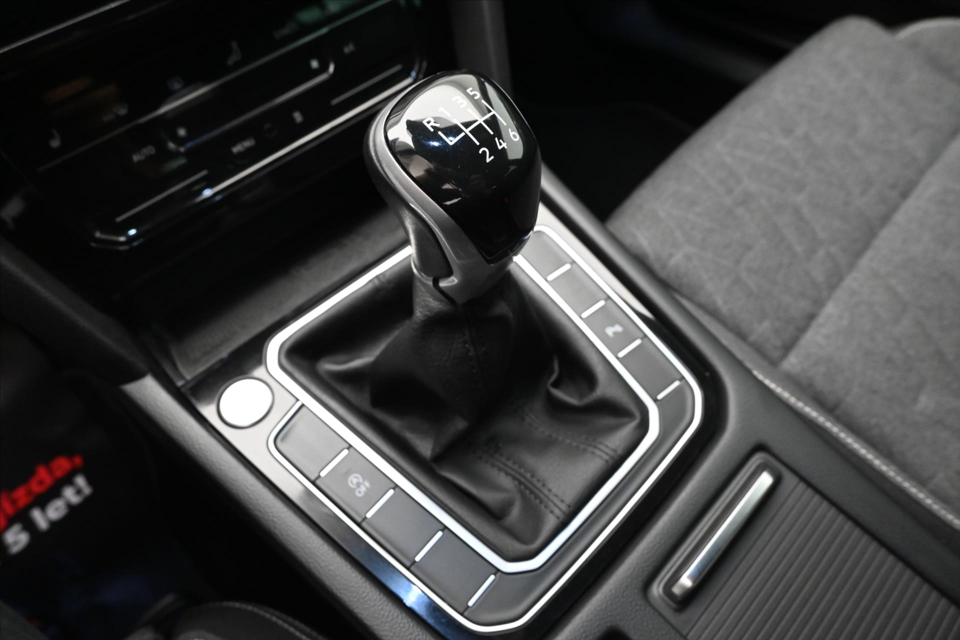 Hlavní fotografie vozu Volkswagen Passat 2,0 TDI 110 KW Business Záruka až 5 let (23)