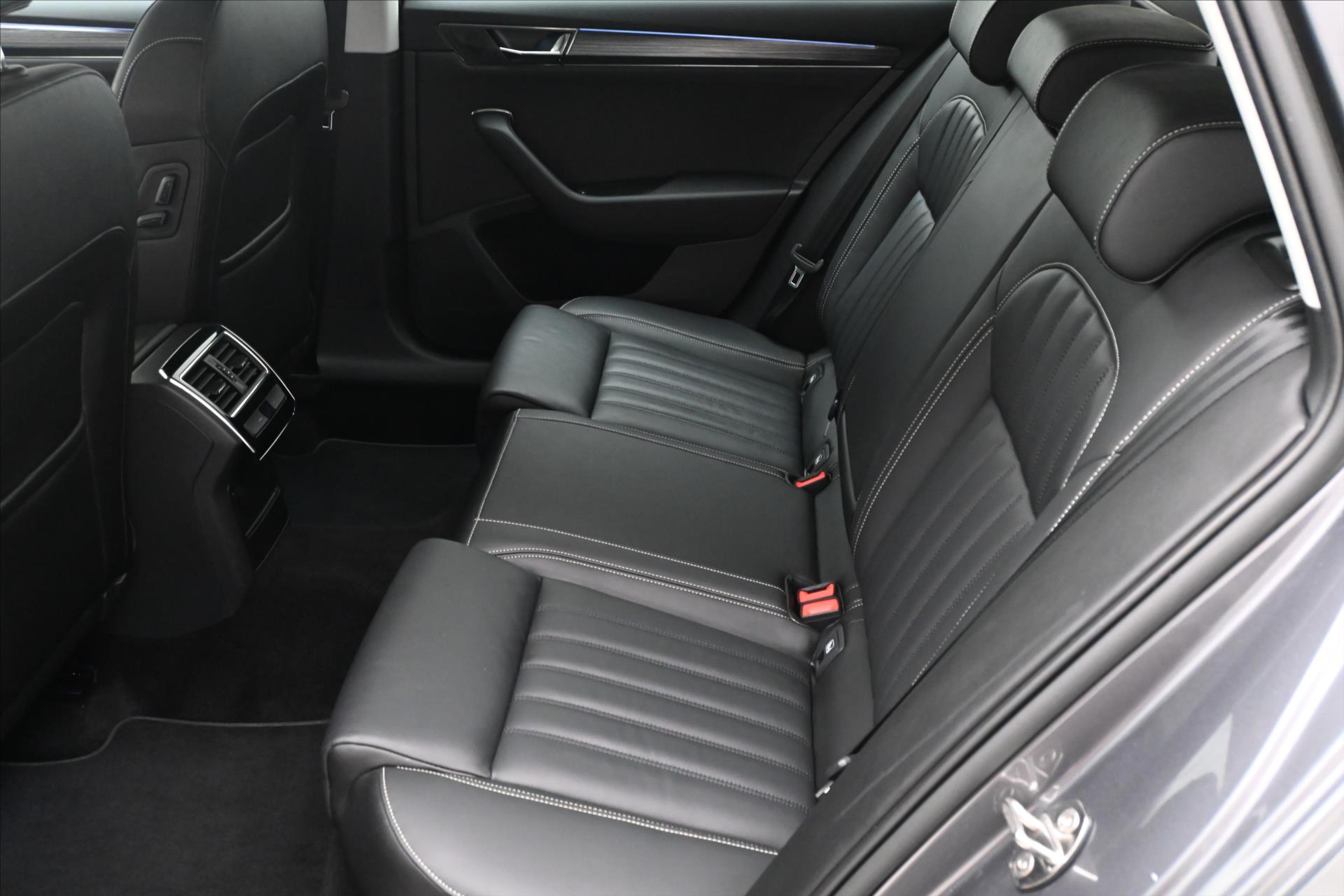 Hlavní fotografie vozu Škoda Superb 2,0 TDI 147 kW DSG STYLE Záruka až 5 let (14)