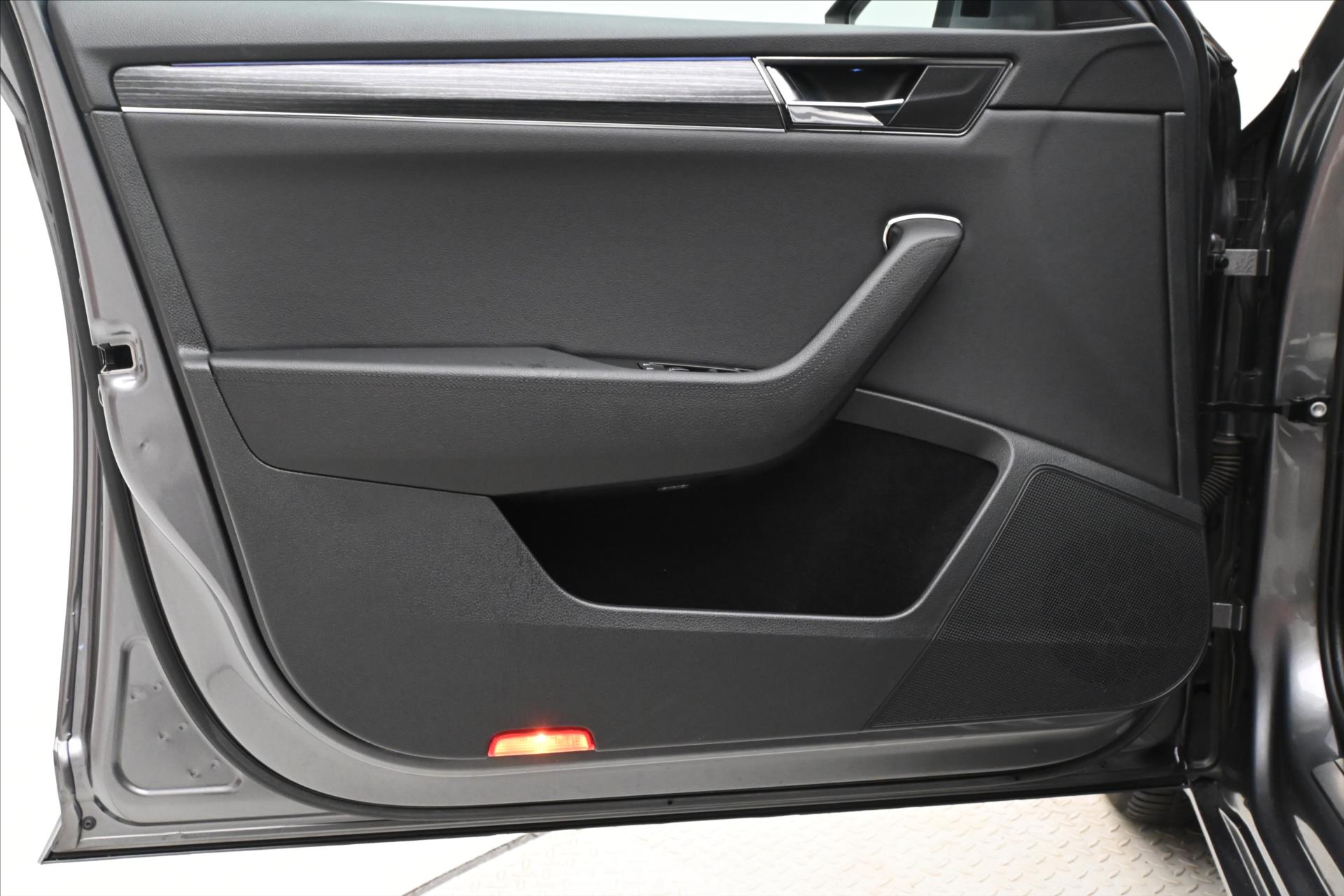 Hlavní fotografie vozu Škoda Superb 2,0 TDI 147 kW DSG STYLE Záruka až 5 let (25)