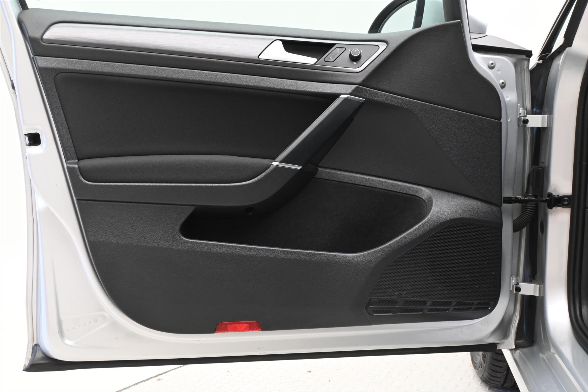 Main photo of the car Volkswagen Golf 2.0 TDI 110 KW DSG COMFORTLINE Warranty up to 5 years (23)