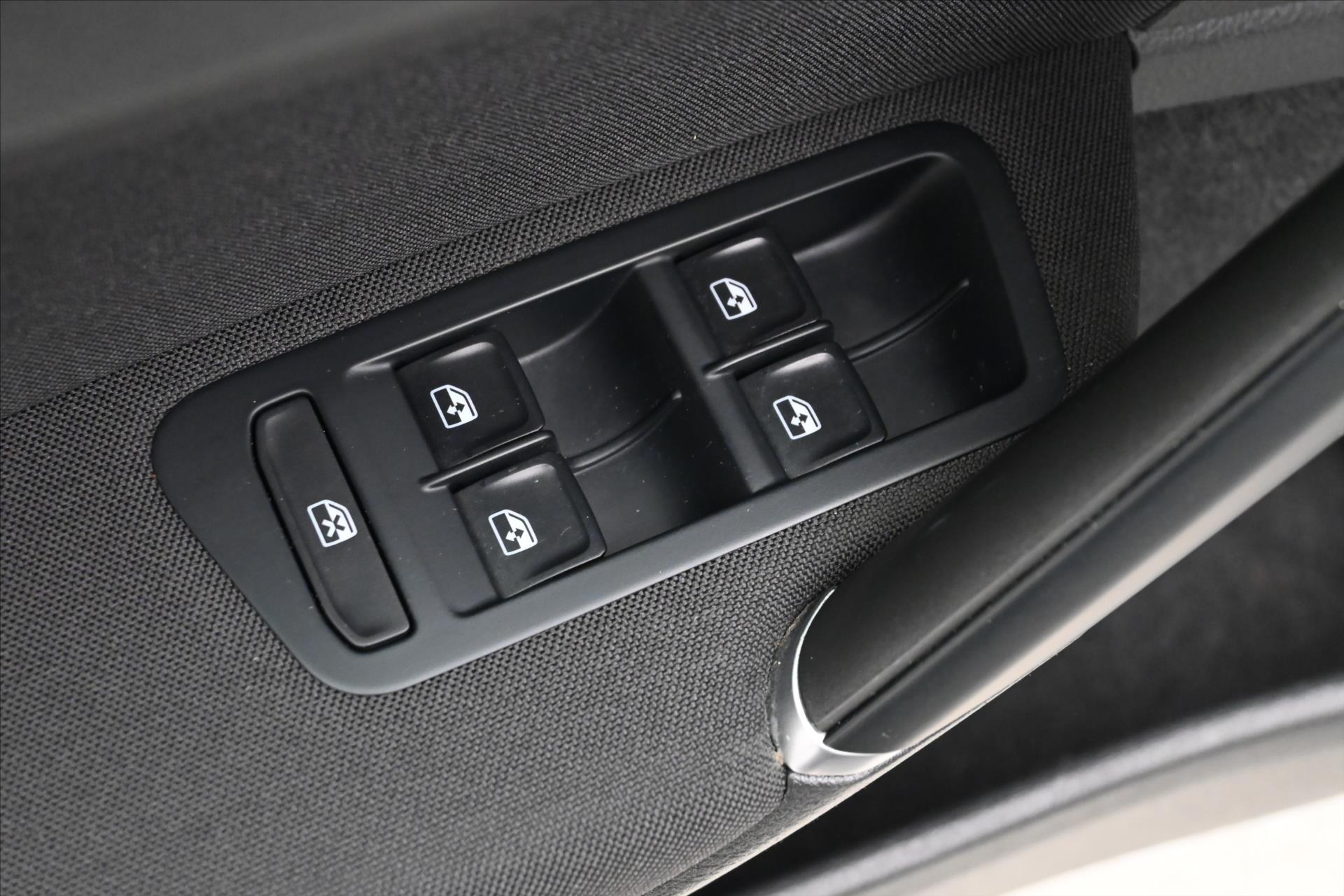 Main photo of the car Volkswagen Golf 2.0 TDI 110 KW DSG COMFORTLINE Warranty up to 5 years (24)