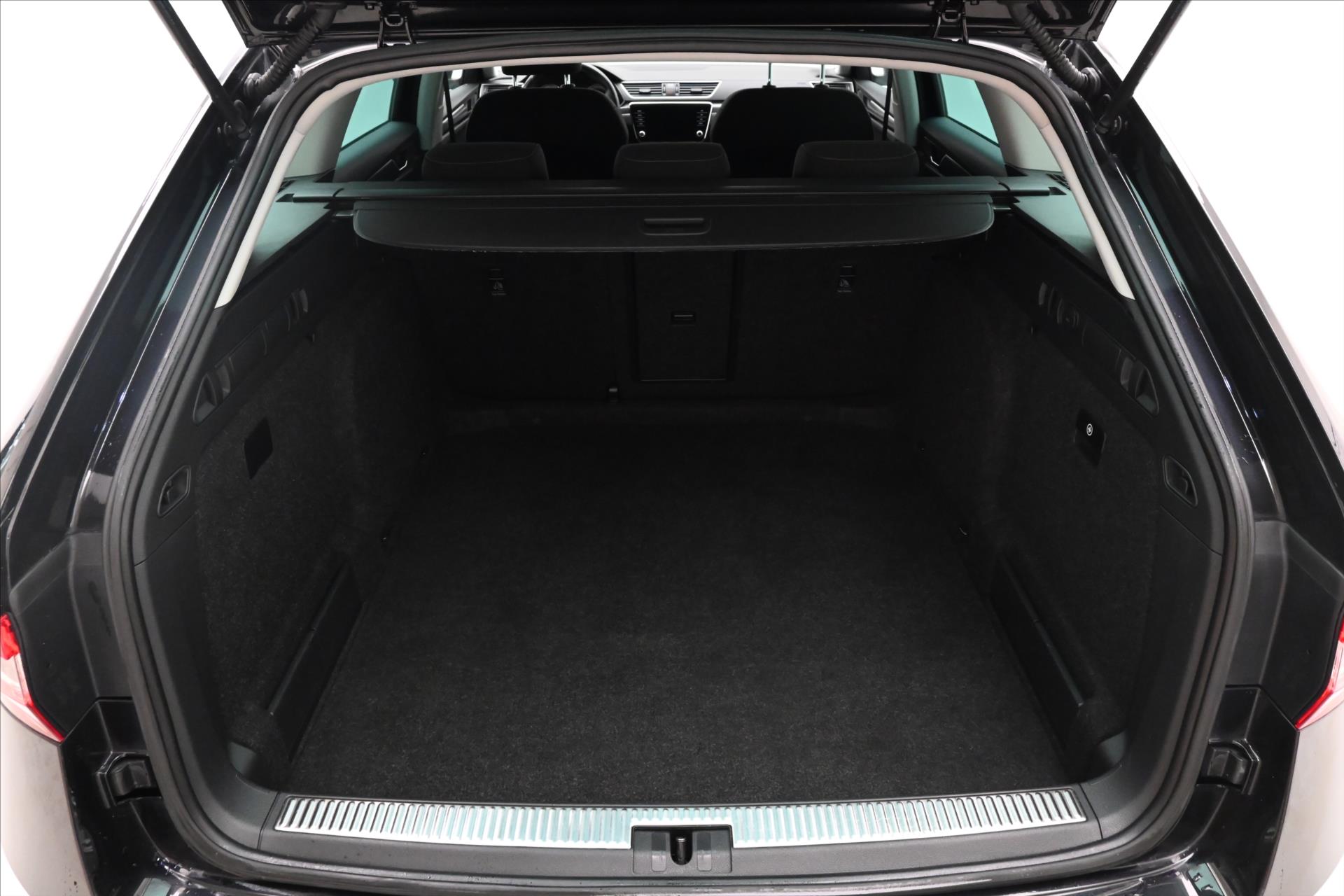 Hlavní fotografie vozu Škoda Superb 2,0 TDi 110kW DSG STYLE Záruka až 5 let (10)