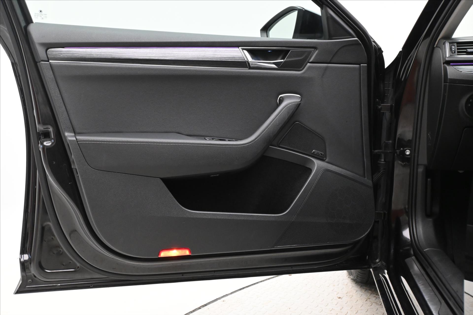 Hlavní fotografie vozu Škoda Superb 2,0 TDi 110kW DSG STYLE Záruka až 5 let (23)