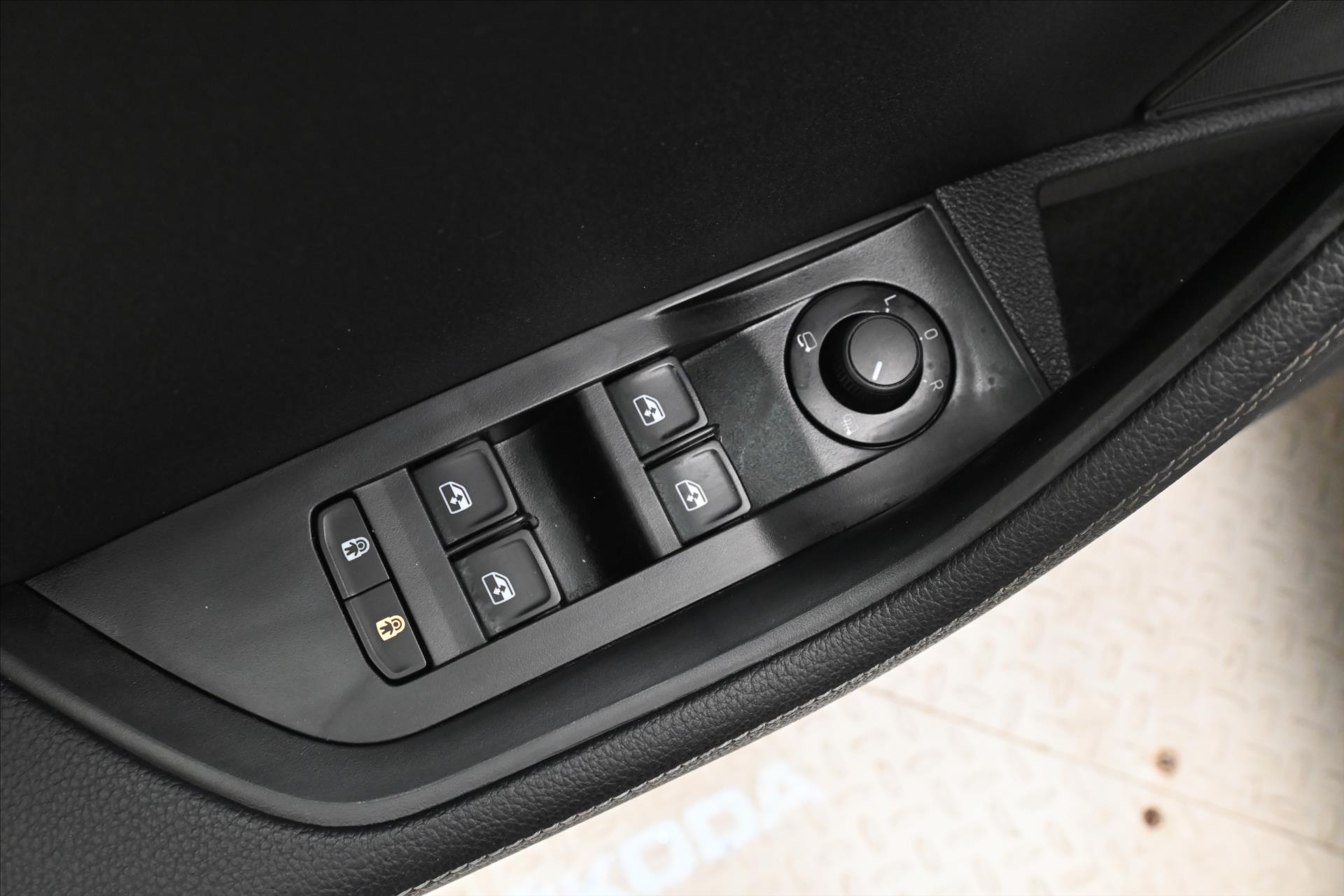 Hlavní fotografie vozu Škoda Superb 2,0 TDi 110kW DSG STYLE Záruka až 5 let (24)