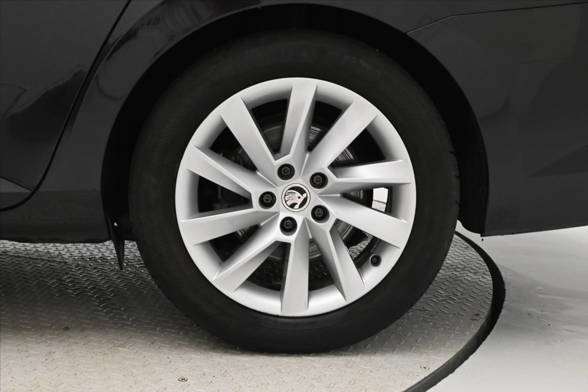 Hlavní fotografie vozu Škoda Superb 2,0 TDi 110kW DSG STYLE Záruka až 5 let (30)