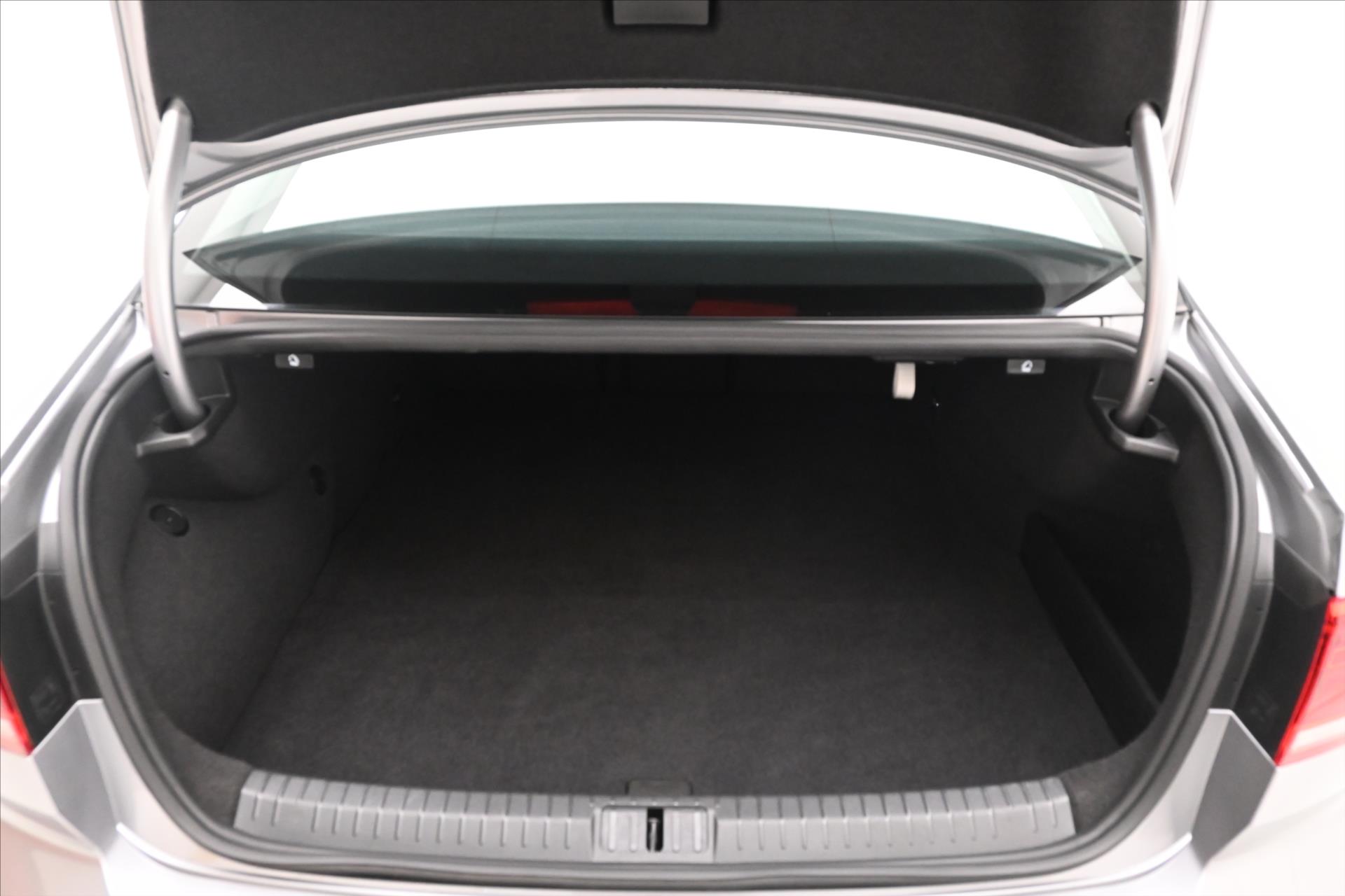 Hlavní fotografie vozu Volkswagen Passat 1,4 TSI GTE 160 kW DSG Highline Záruka až 5 let (10)