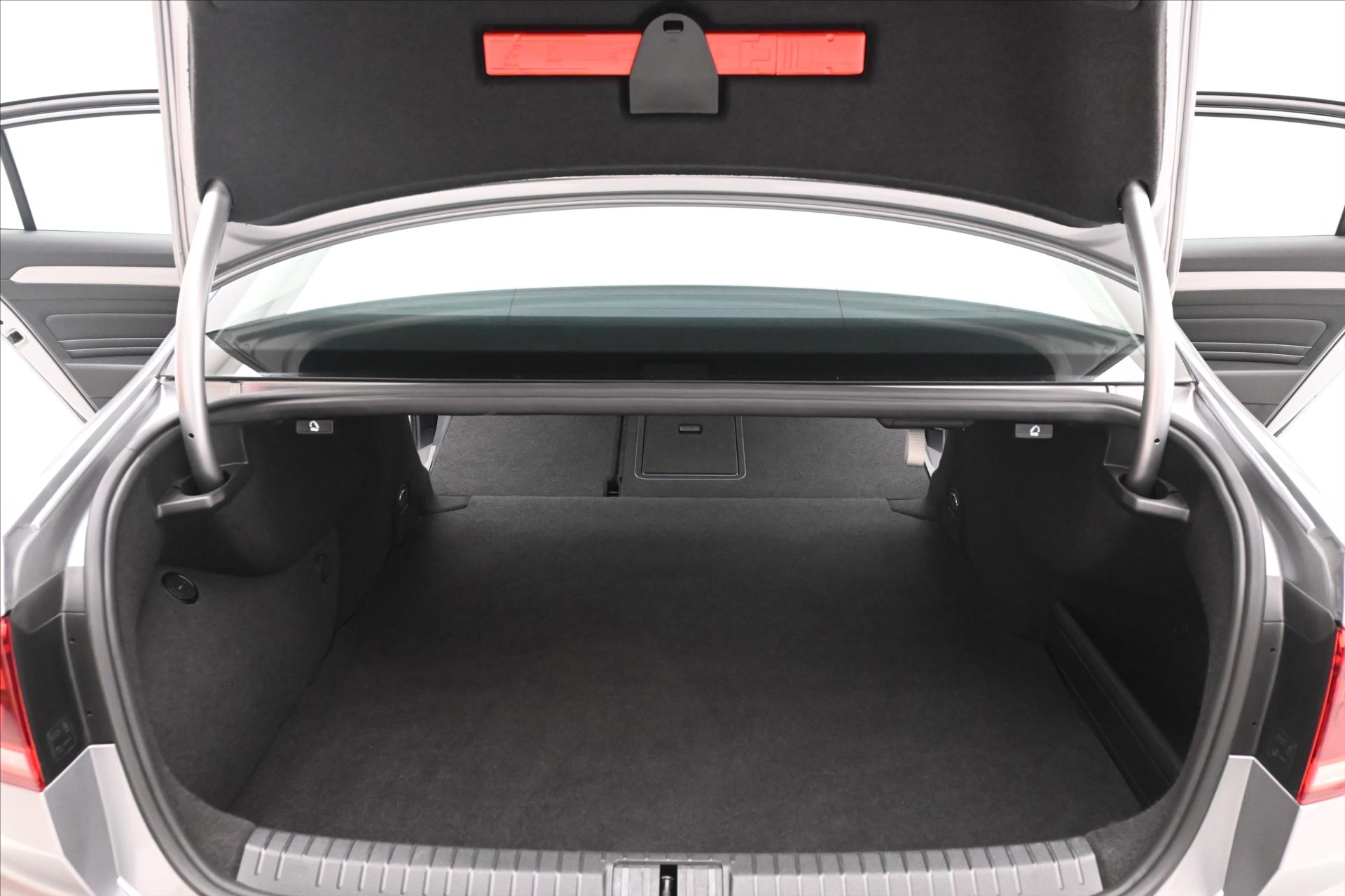 Hlavní fotografie vozu Volkswagen Passat 1,4 TSI GTE 160 kW DSG Highline Záruka až 5 let (11)