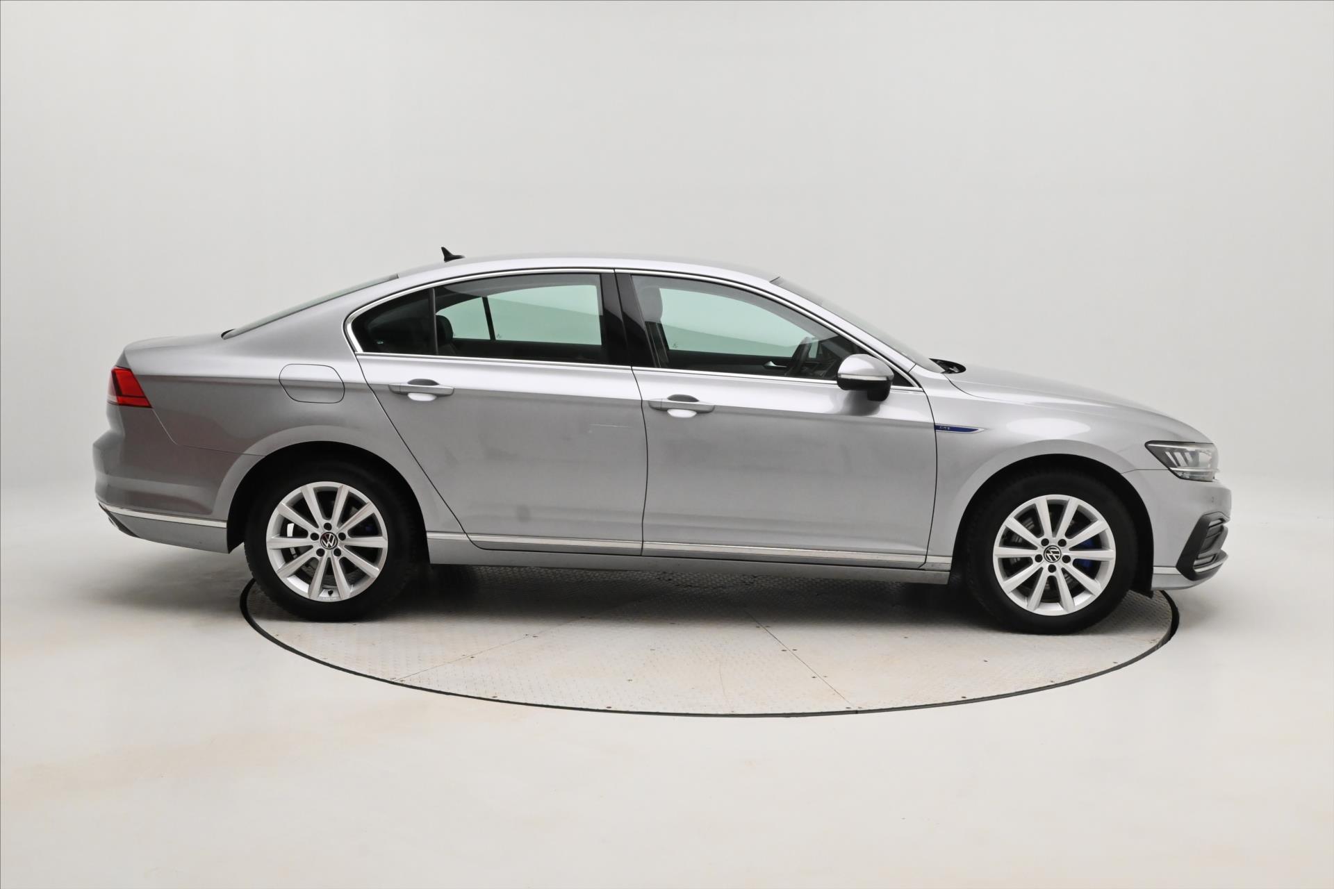 Hlavní fotografie vozu Volkswagen Passat 1,4 TSI GTE 160 kW DSG Highline Záruka až 5 let (4)