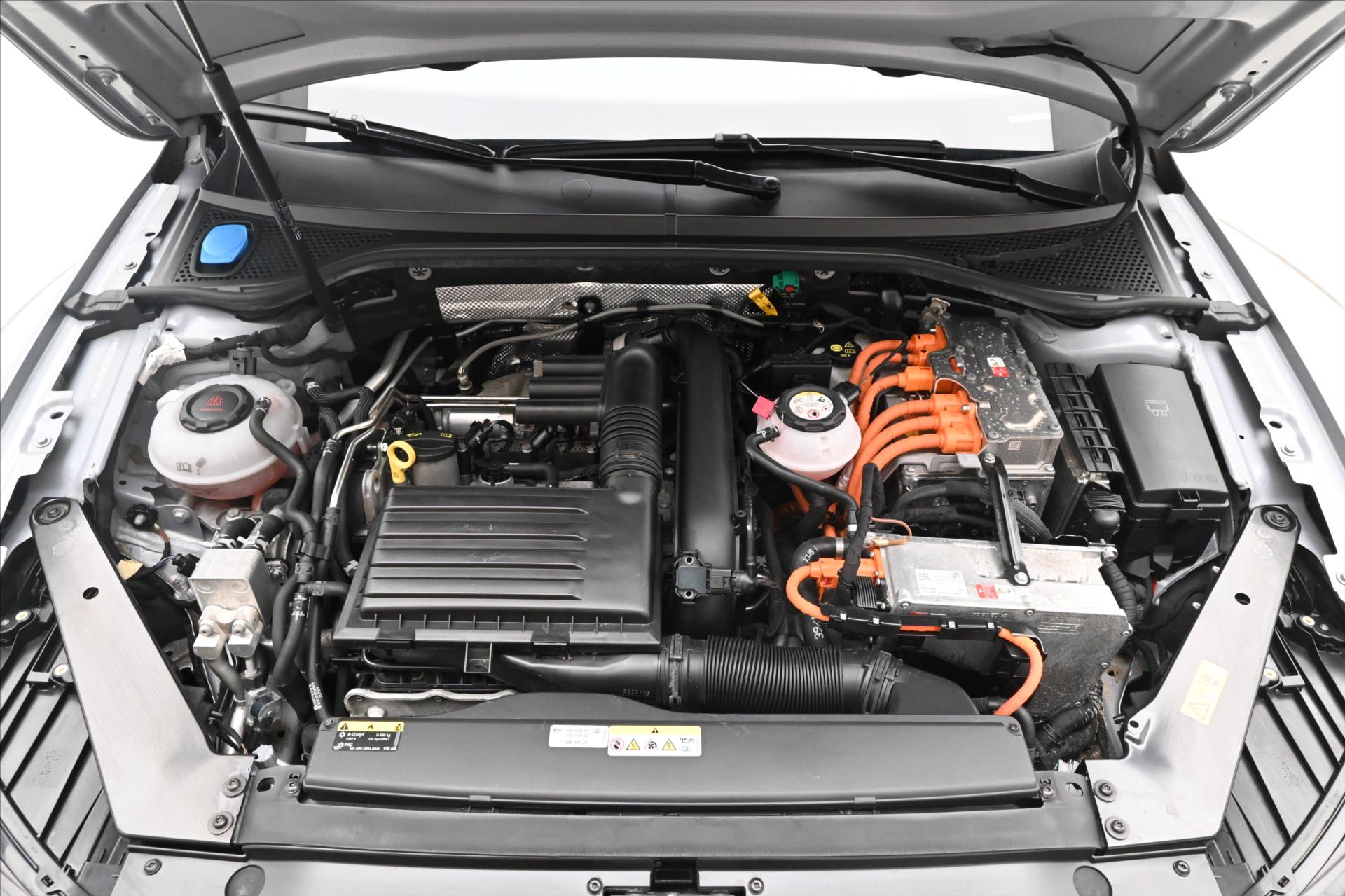 Hlavní fotografie vozu Volkswagen Passat 1,4 TSI GTE 160 kW DSG Highline Záruka až 5 let (9)