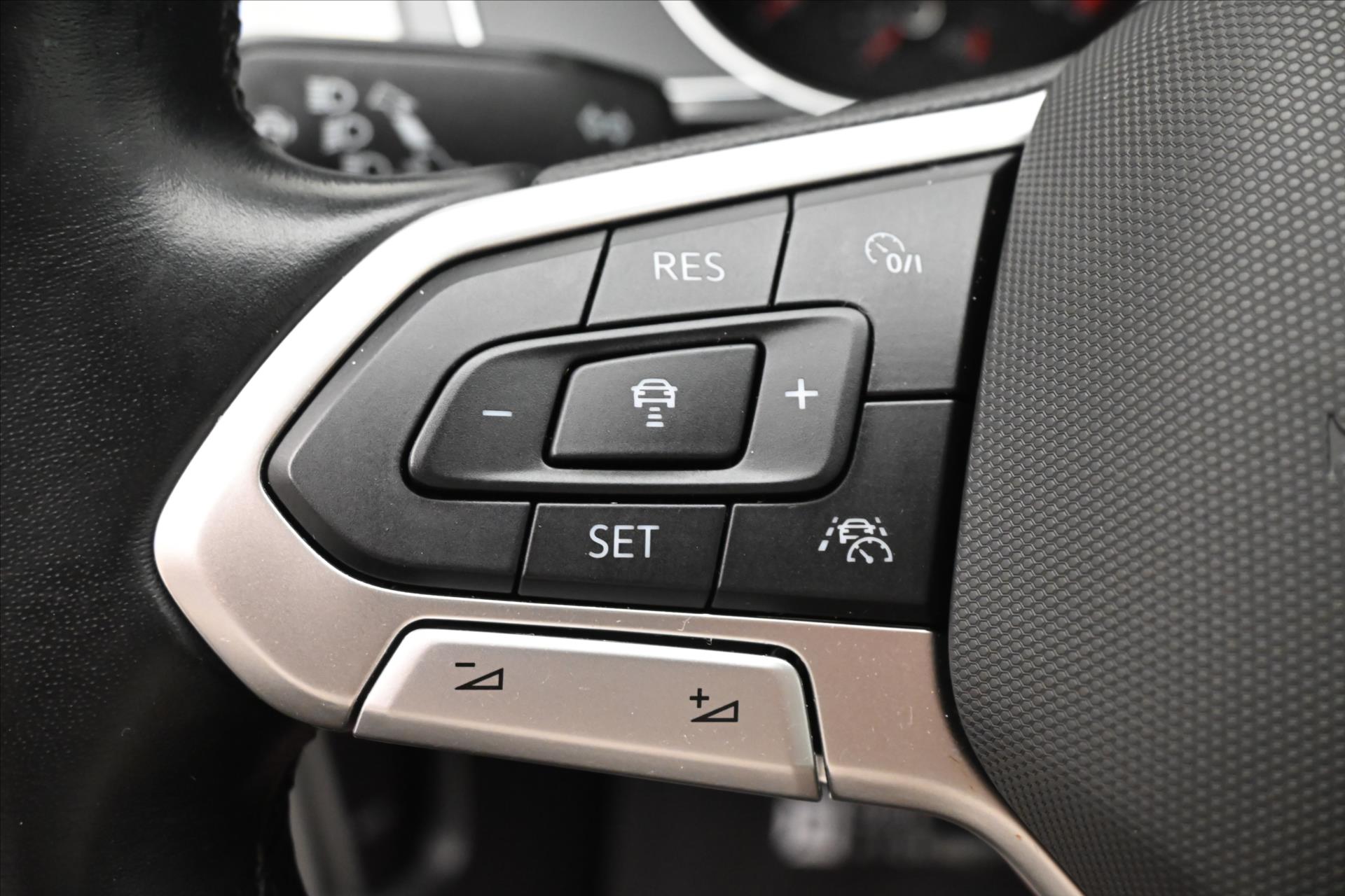 Main photo of the car Volkswagen Passat 2.0 TDI 110 kW Business Warranty up to 5 years (24)