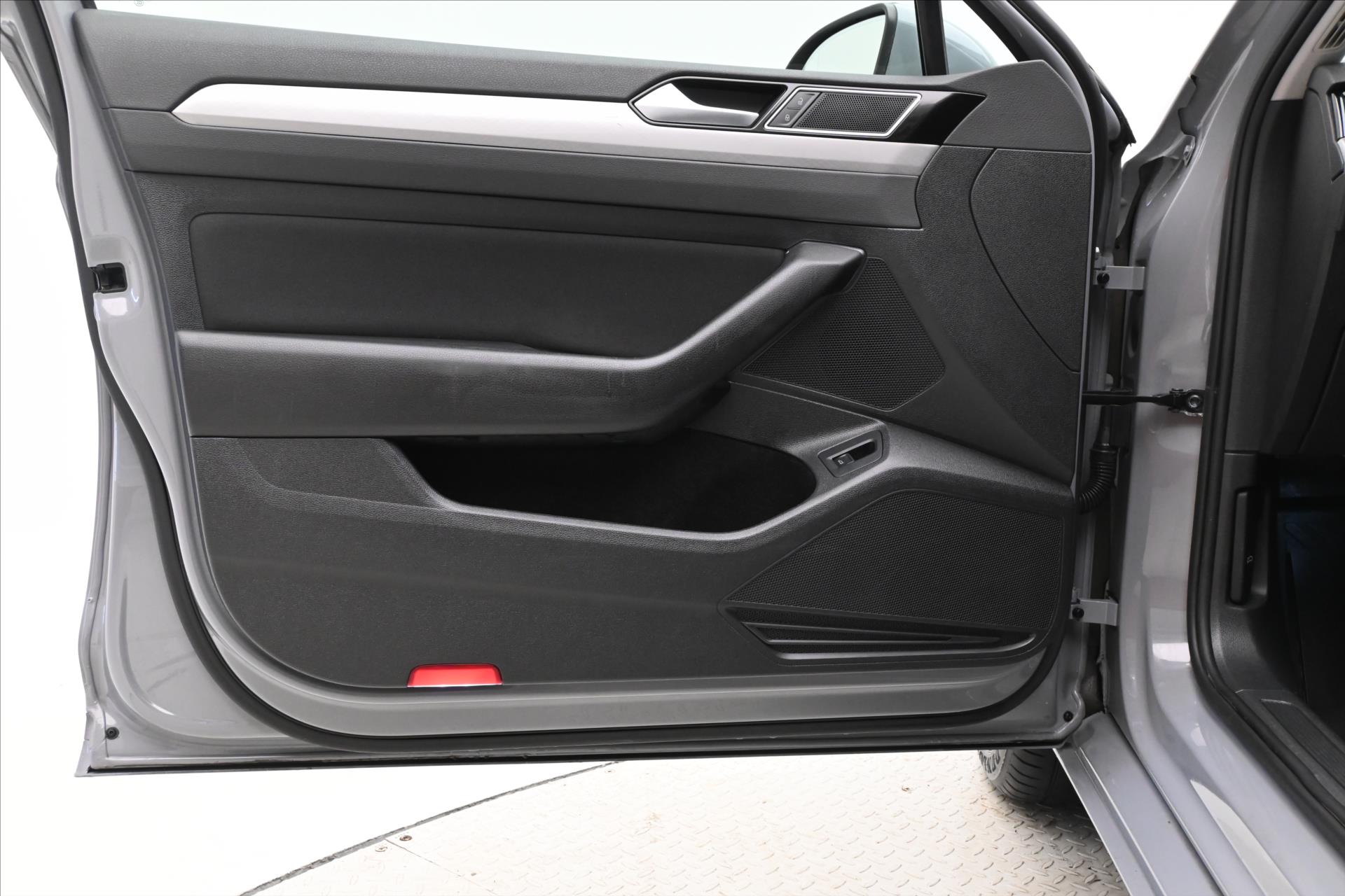 Main photo of the car Volkswagen Passat 2.0 TDI 110 kW Business Warranty up to 5 years (25)