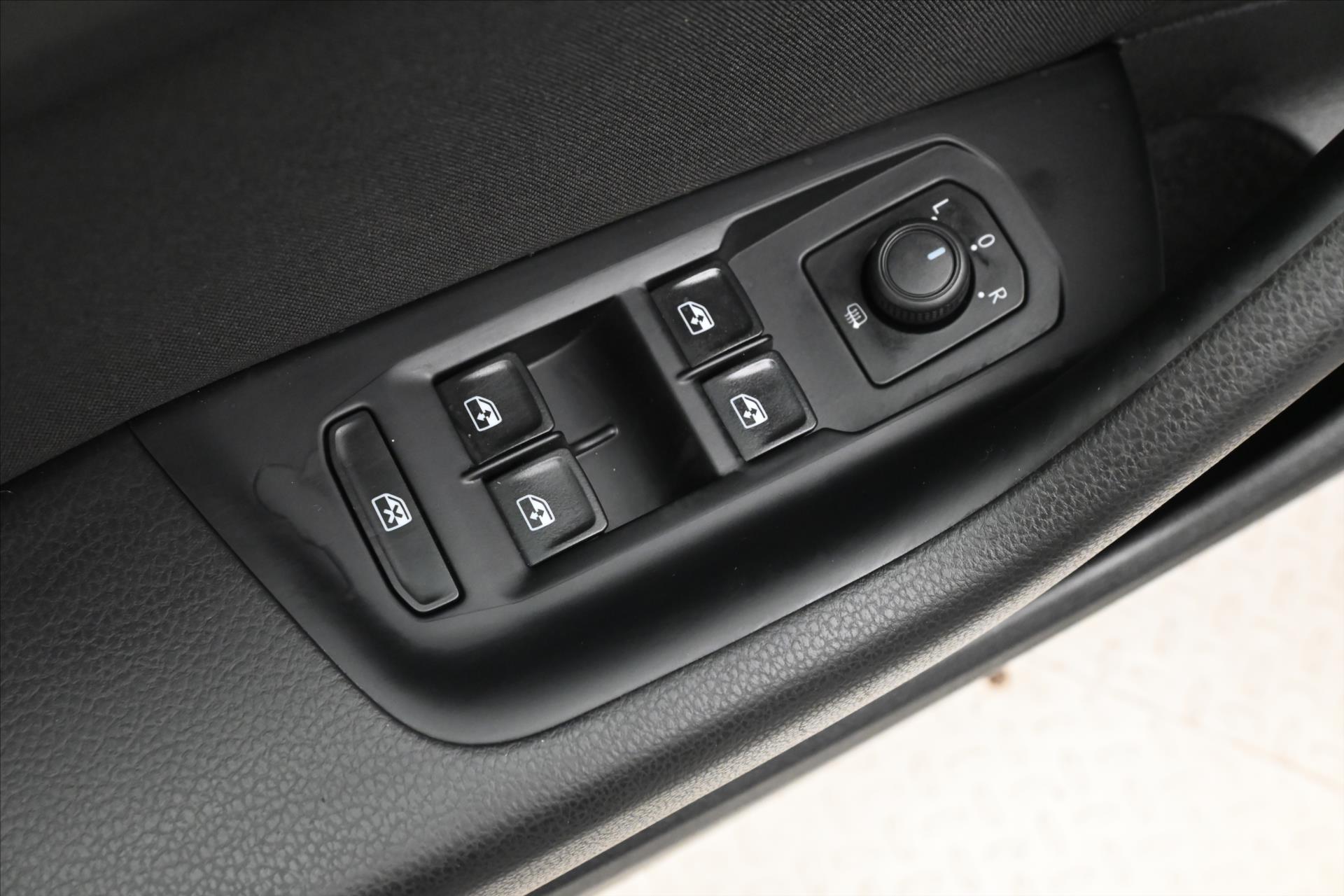 Main photo of the car Volkswagen Passat 2.0 TDI 110 kW Business Warranty up to 5 years (26)