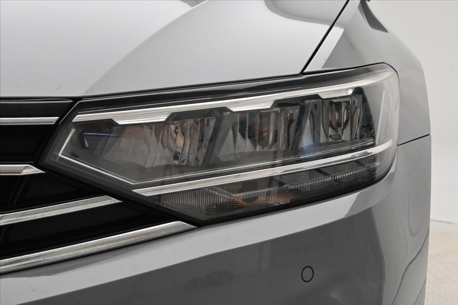 Main photo of the car Volkswagen Passat 2.0 TDI 110 kW Business Warranty up to 5 years (30)