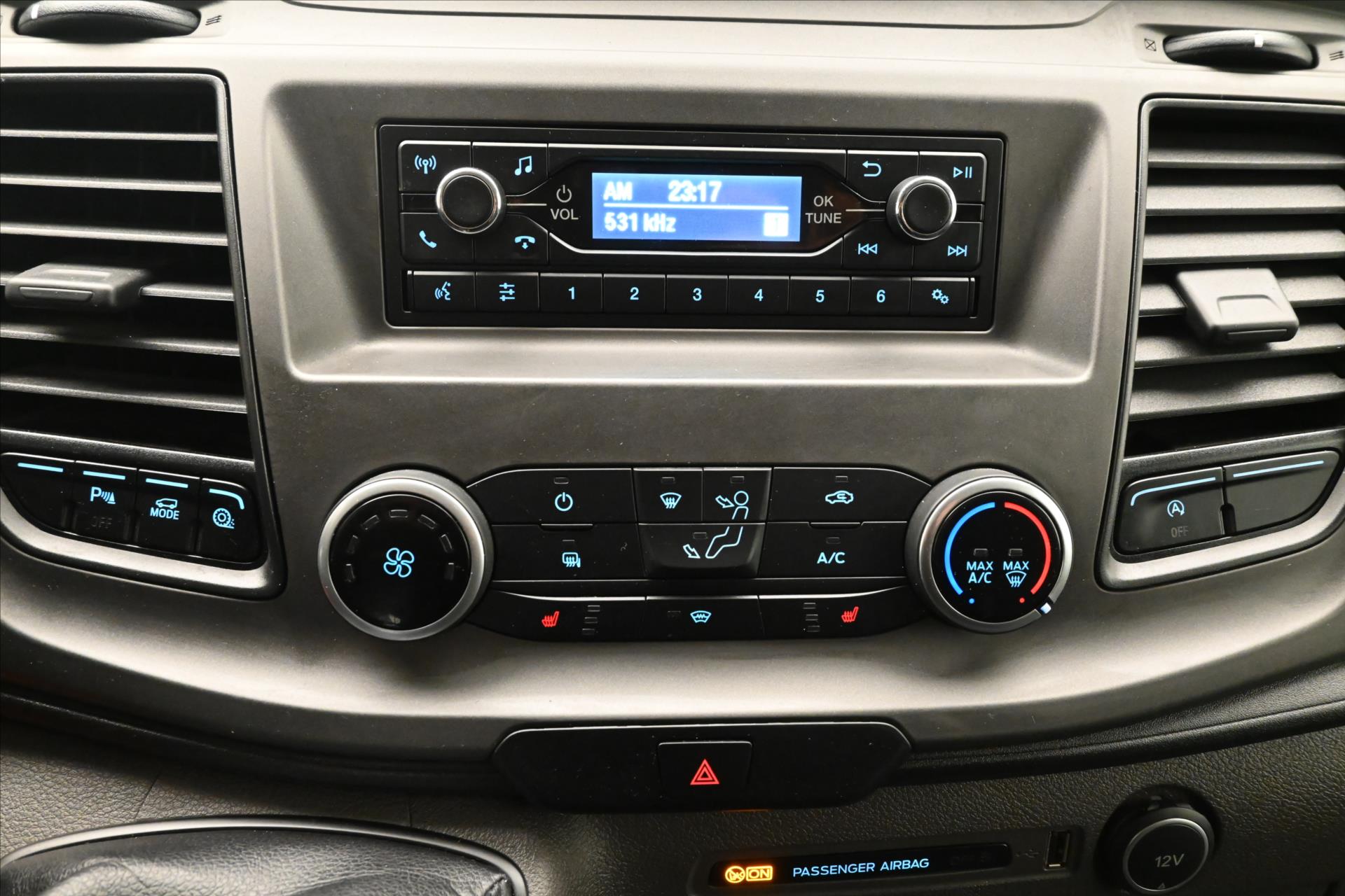 Hlavní fotografie vozu Ford Transit Custom 2,0 ECOBLUE 96KW L2H1 Záruka až 5 let (20)