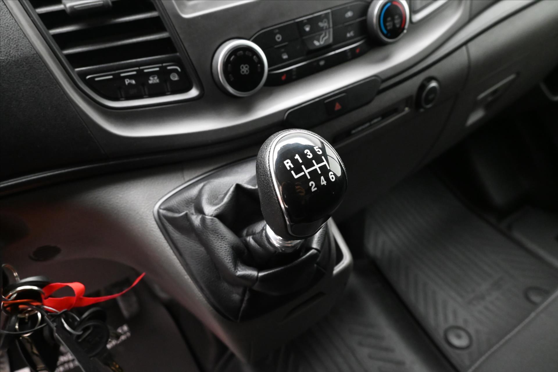 Hlavní fotografie vozu Ford Transit Custom 2,0 ECOBLUE 96KW L2H1 Záruka až 5 let (21)