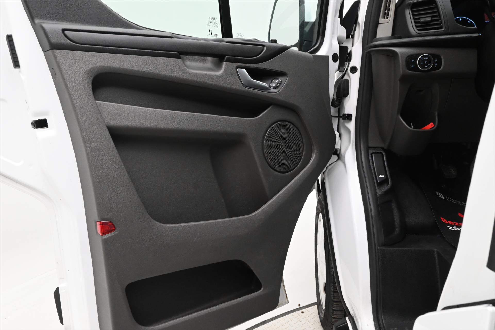 Hlavní fotografie vozu Ford Transit Custom 2,0 ECOBLUE 96KW L2H1 Záruka až 5 let (23)