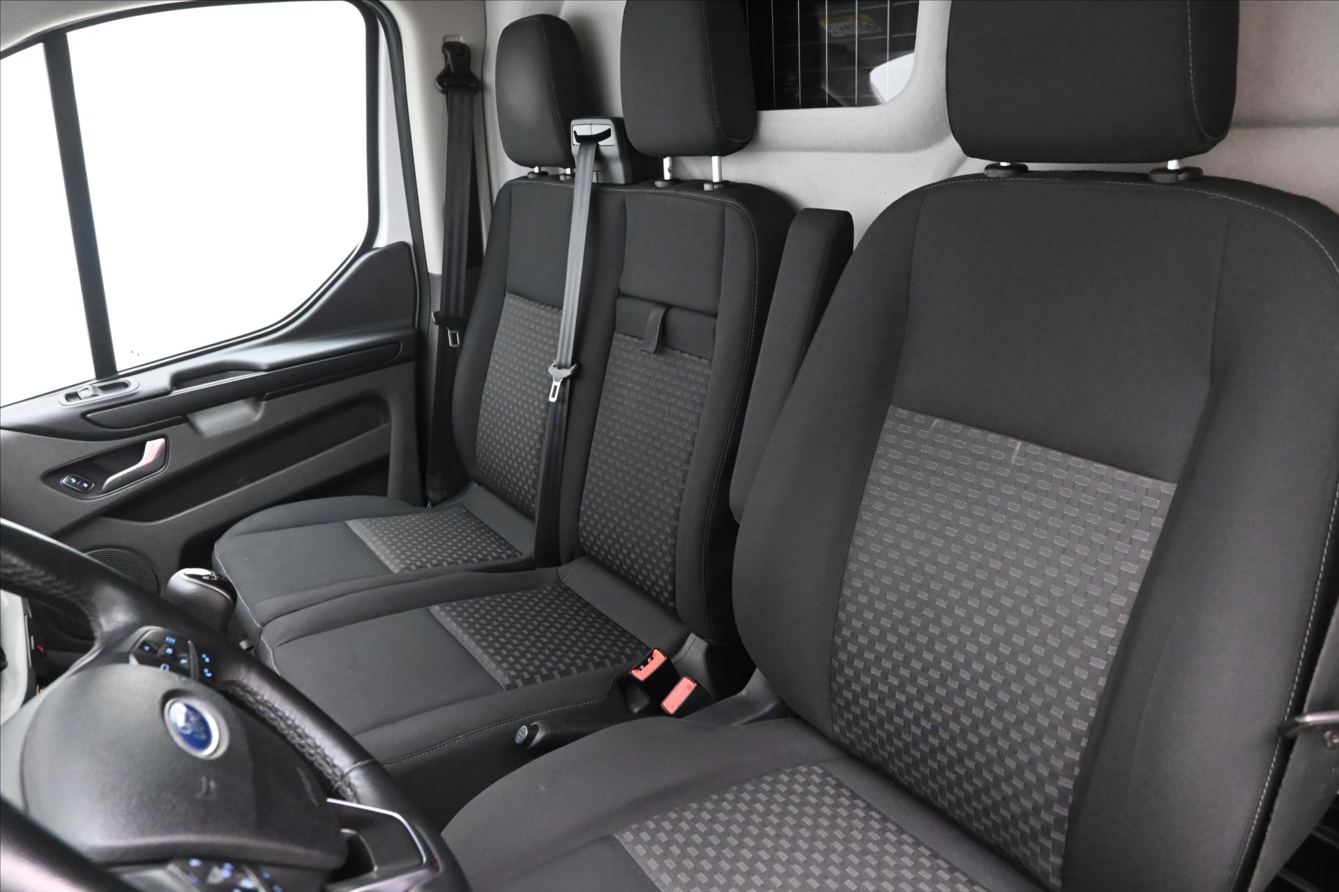 Hlavní fotografie vozu Ford Transit Custom 2,0 ECOBLUE 96KW L2H1 Záruka až 5 let (26)