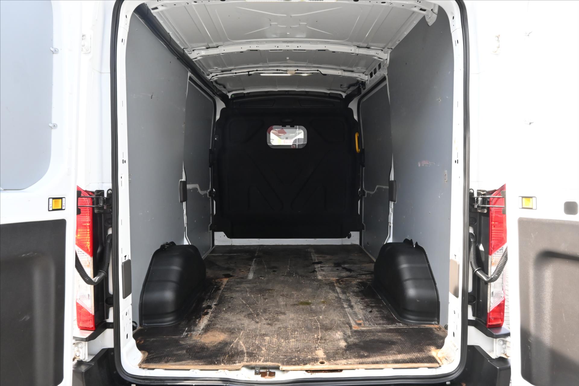 Hlavní fotografie vozu Ford Transit 2,0 EcoBlue 96kW L2H2 Záruka až 5 let (10)