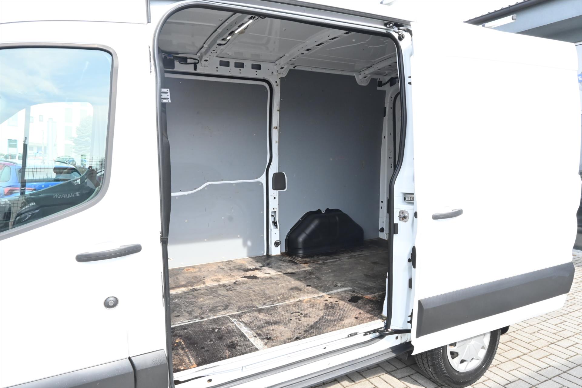 Hlavní fotografie vozu Ford Transit 2,0 EcoBlue 96kW L2H2 Záruka až 5 let (11)