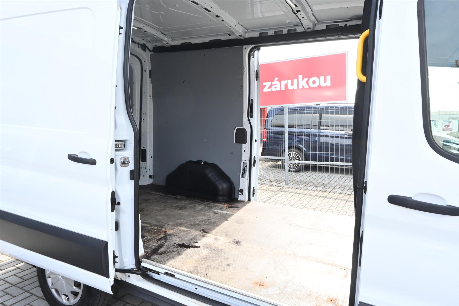 Hlavní fotografie vozu Ford Transit 2,0 EcoBlue 96kW L2H2 Záruka až 5 let (12)