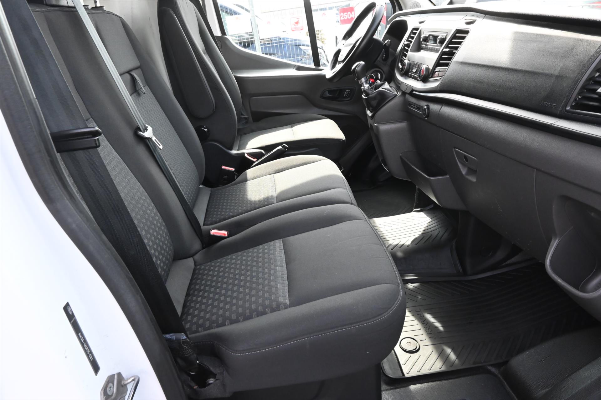 Hlavní fotografie vozu Ford Transit 2,0 EcoBlue 96kW L2H2 Záruka až 5 let (15)