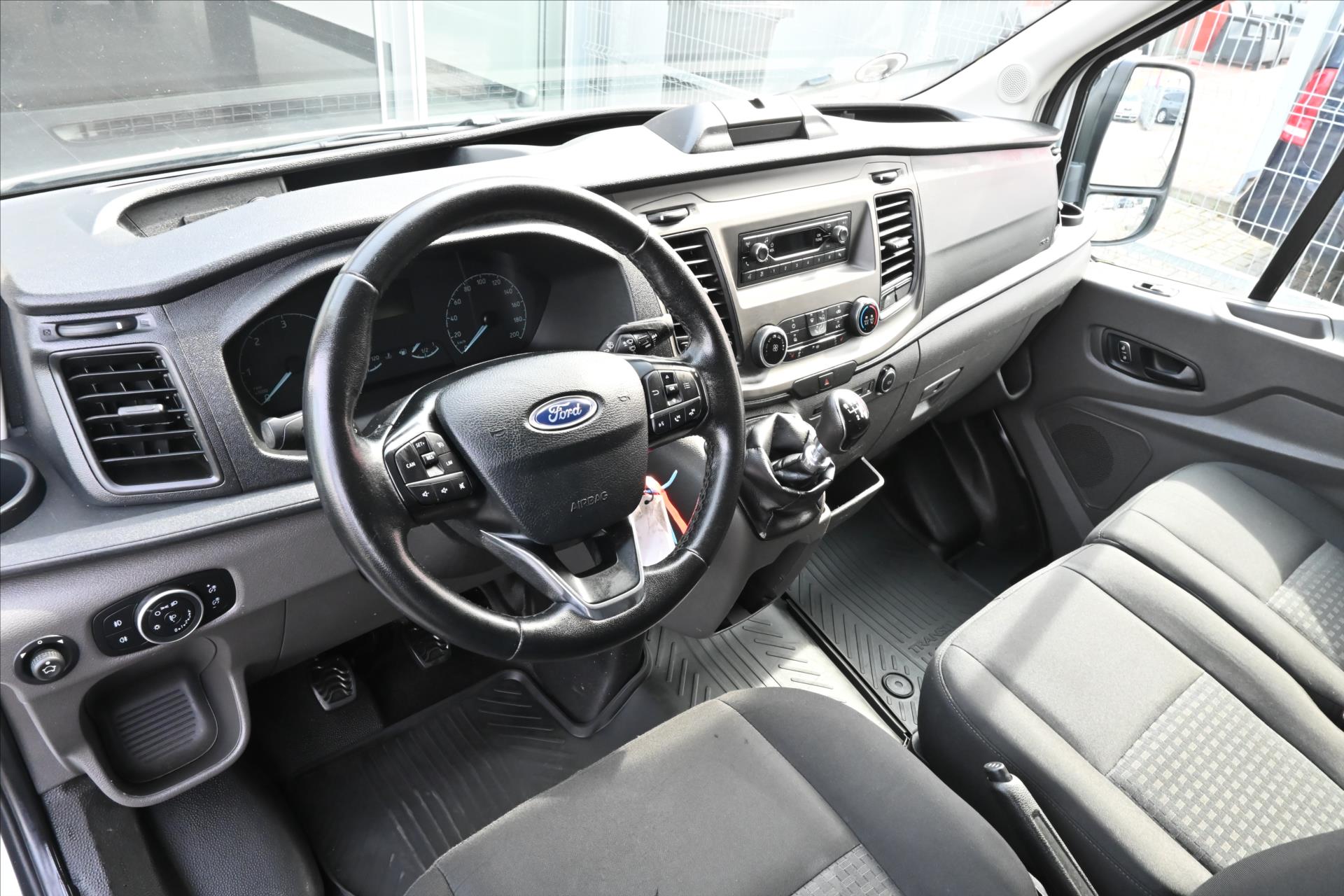 Hlavní fotografie vozu Ford Transit 2,0 EcoBlue 96kW L2H2 Záruka až 5 let (16)