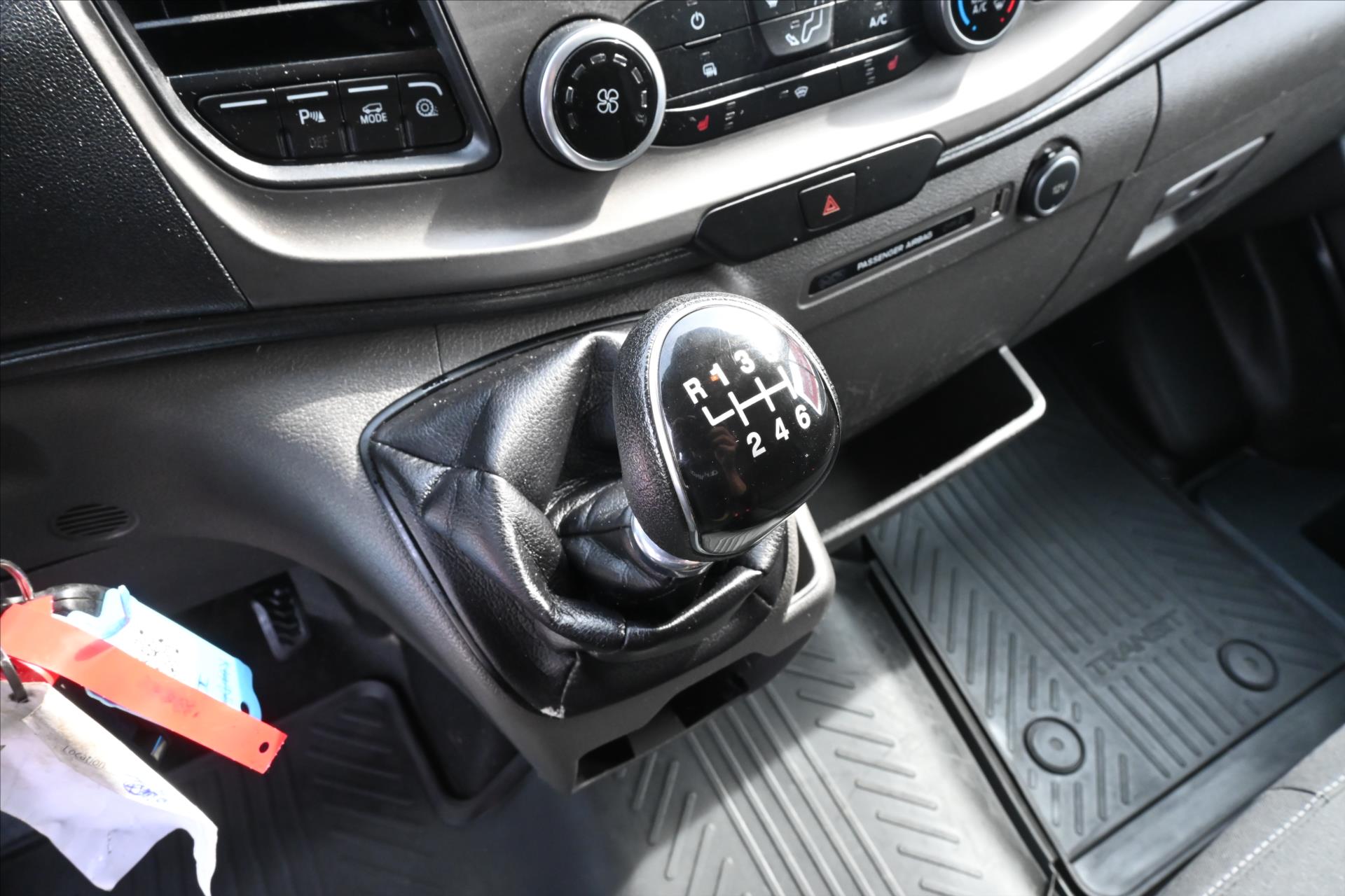 Hlavní fotografie vozu Ford Transit 2,0 EcoBlue 96kW L2H2 Záruka až 5 let (21)