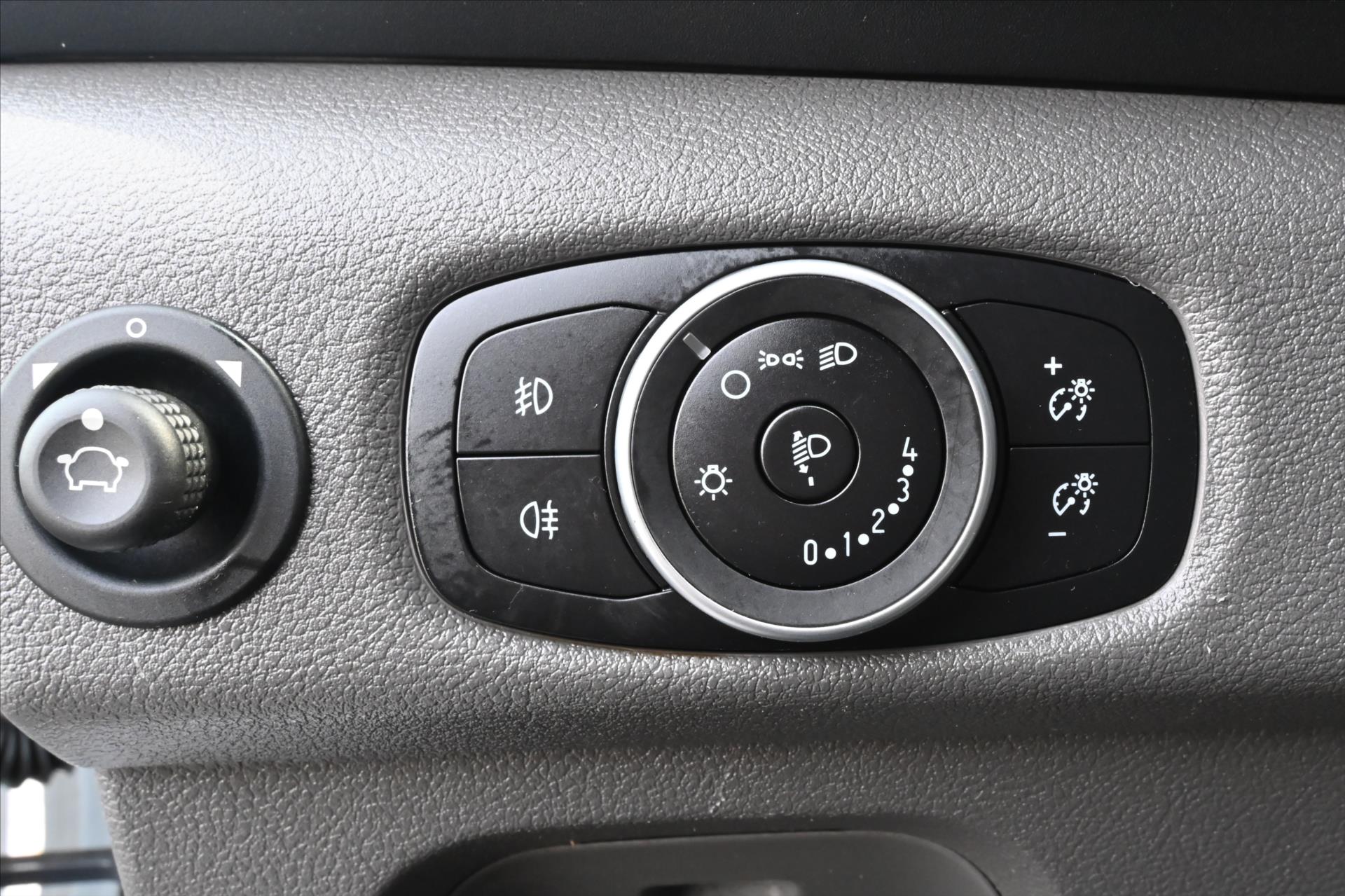 Hlavní fotografie vozu Ford Transit 2,0 EcoBlue 96kW L2H2 Záruka až 5 let (24)