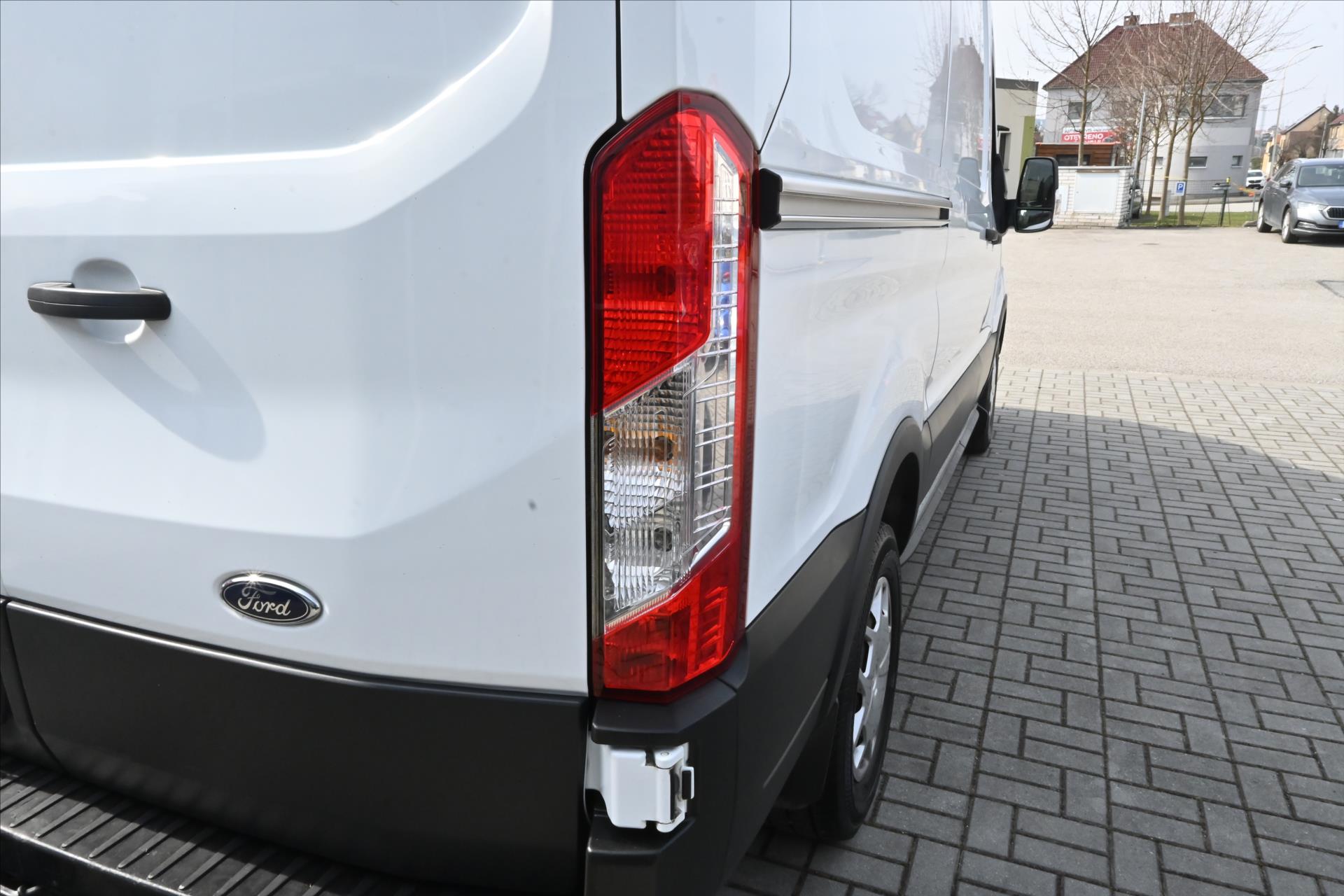 Hlavní fotografie vozu Ford Transit 2,0 EcoBlue 96kW L2H2 Záruka až 5 let (28)