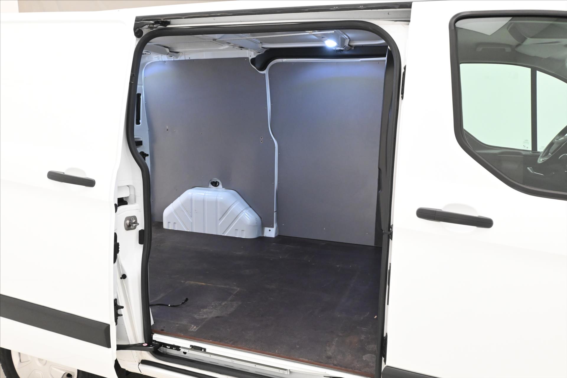 Hlavní fotografie vozu Ford Transit Custom 2,0 ECOBLUE 96KW L2H1 Záruka až 5 let (11)