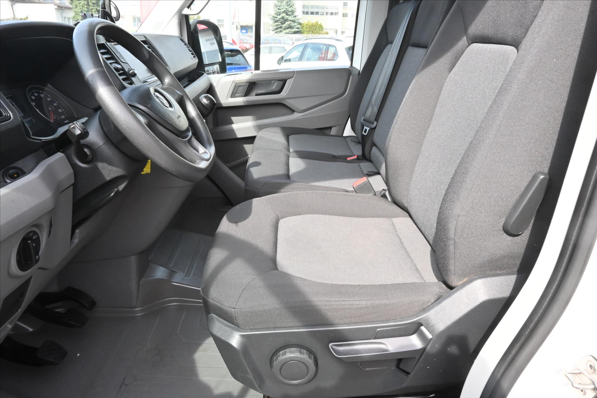 Hlavní fotografie vozu Volkswagen Crafter 2,0 TDI 103 kW L2H2 Záruka až 5 let (14)