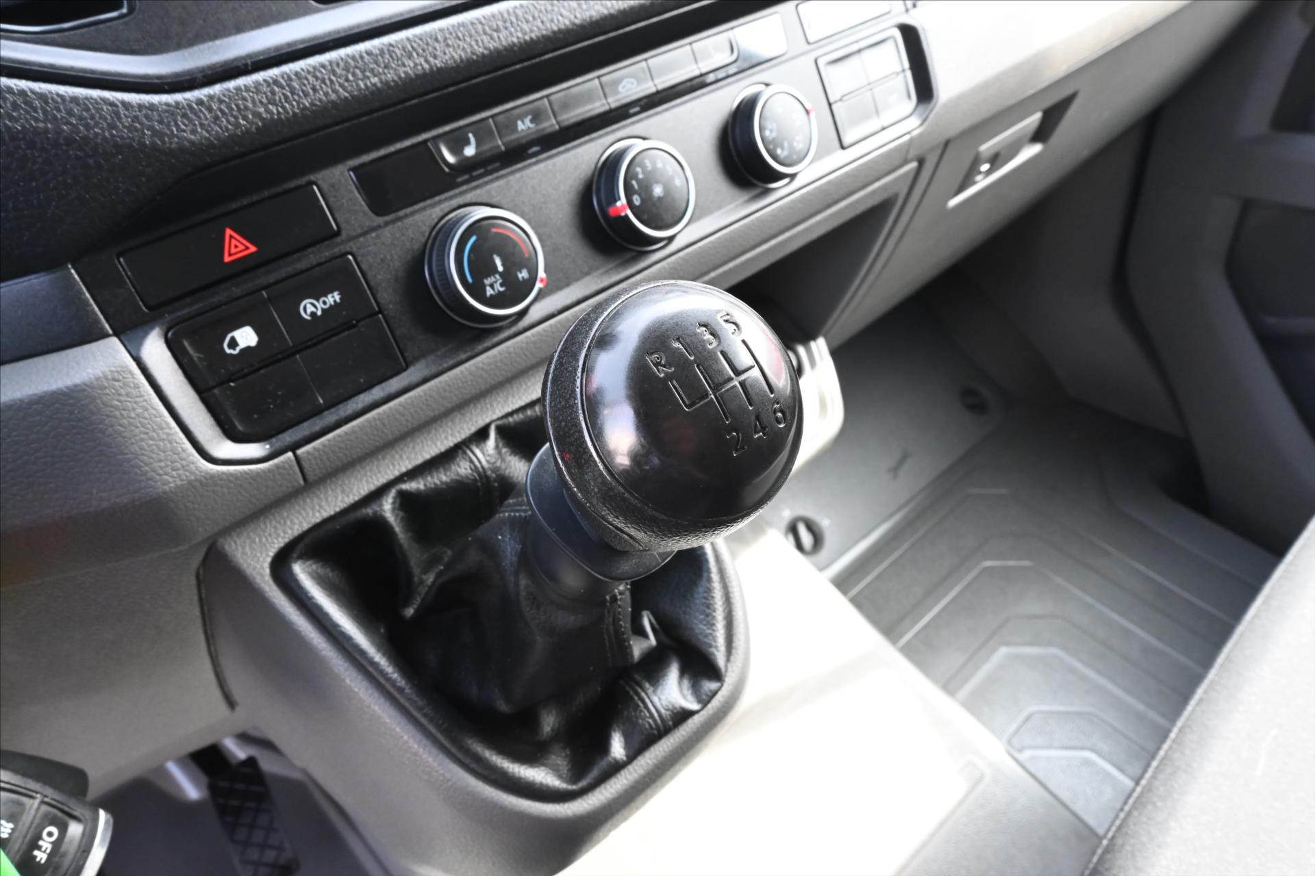 Hlavní fotografie vozu Volkswagen Crafter 2,0 TDI 103 kW L2H2 Záruka až 5 let (22)